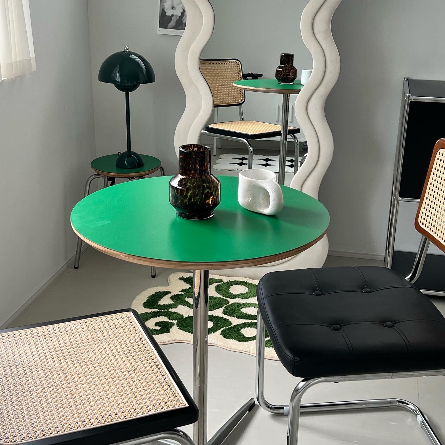 T24 Retro cafe table