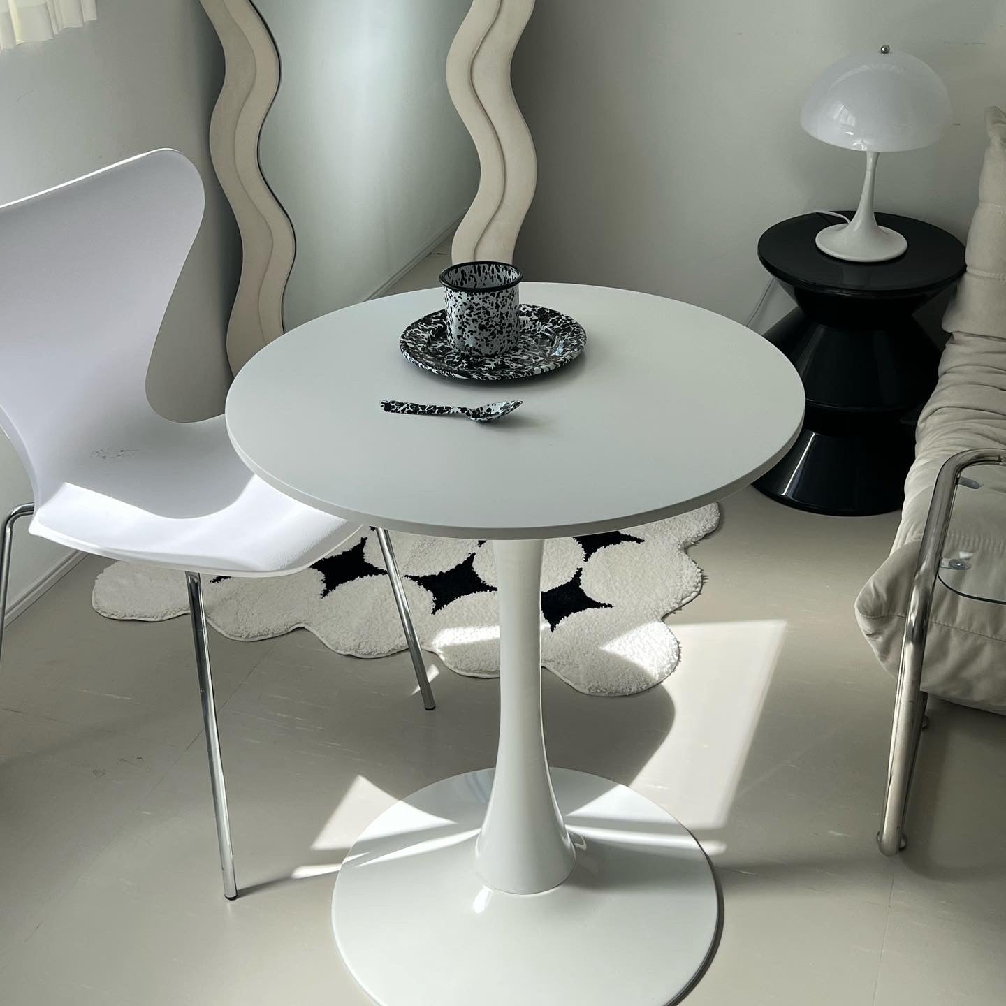 T4 モダンサークルカフェテーブル