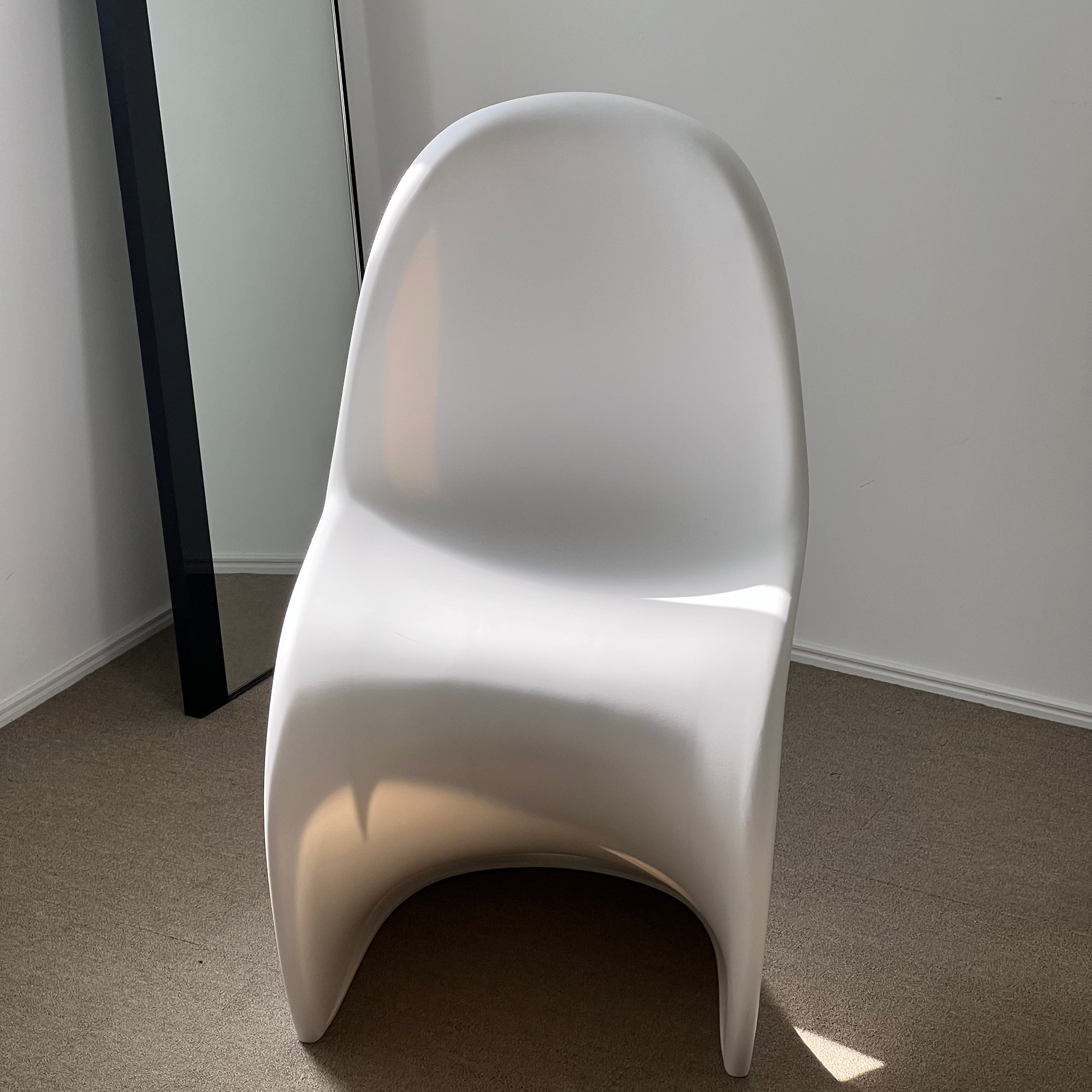 C27 Colorful Elegant Chair