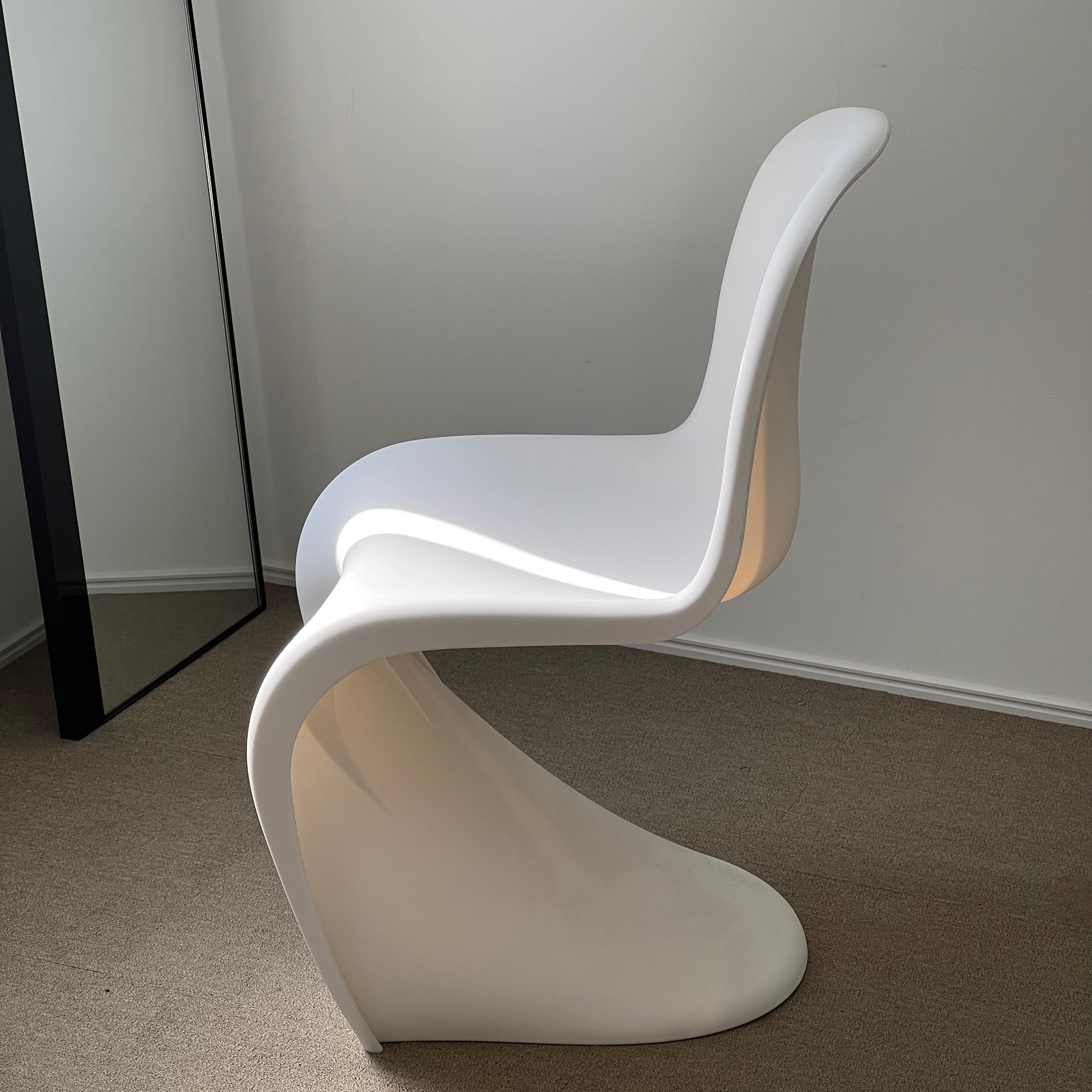 C27 Colorful Elegant Chair