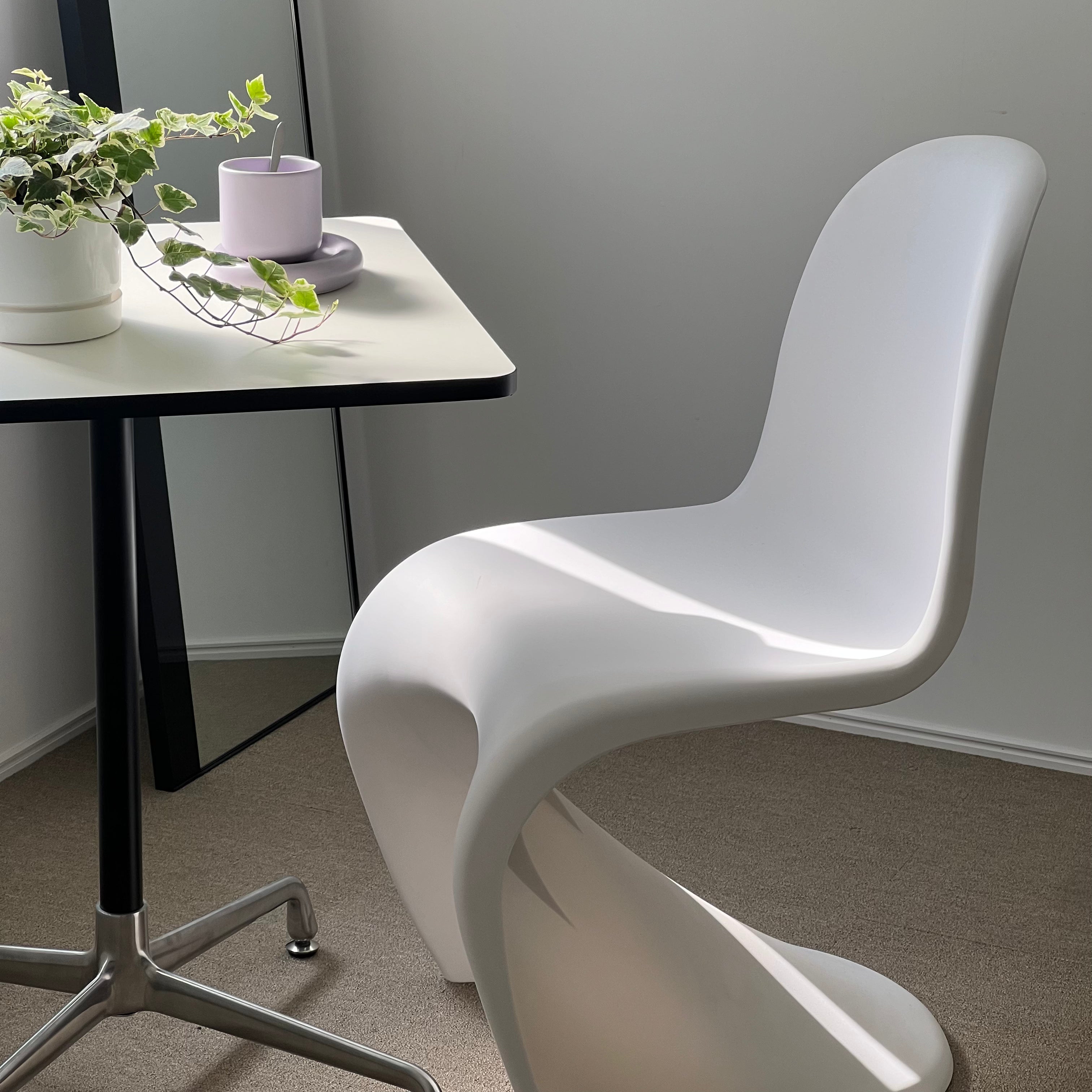 C27 Colorful Elegant Chair