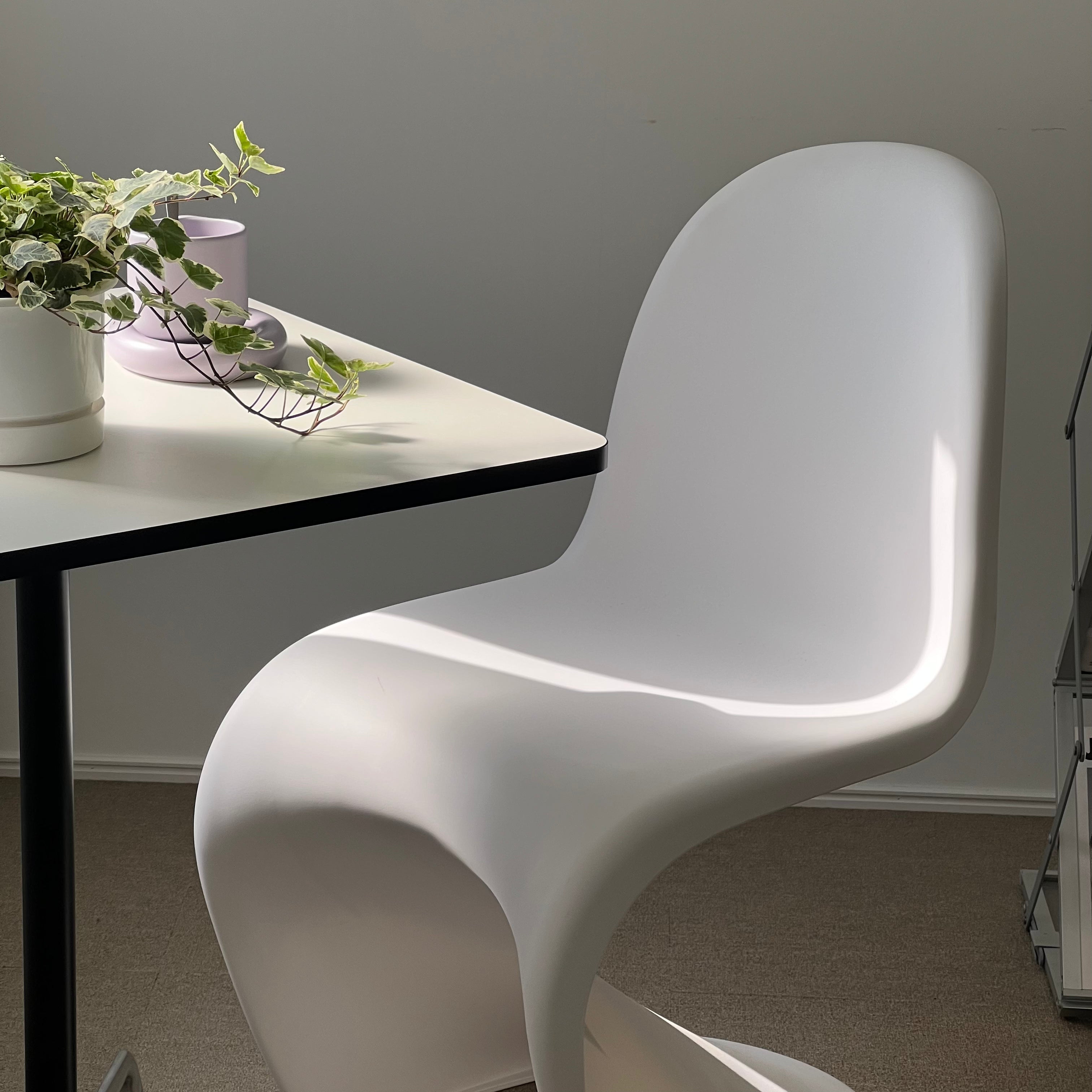 C27 Colorful Elegant Chair