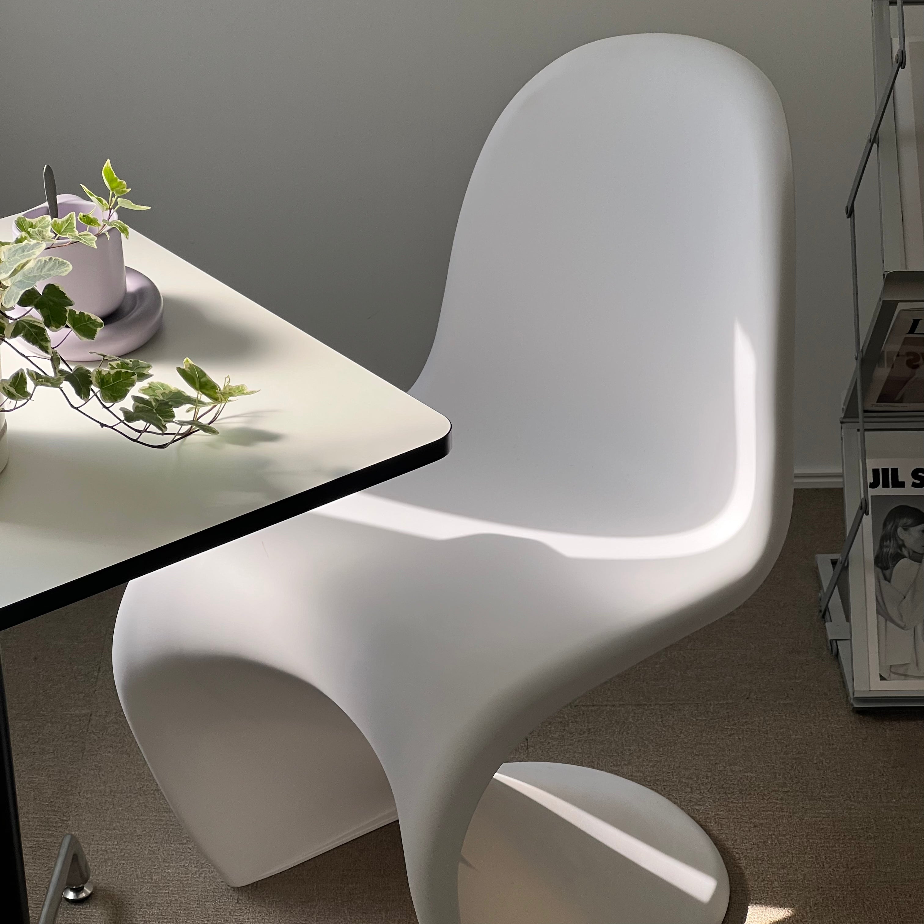 C27 Colorful Elegant Chair