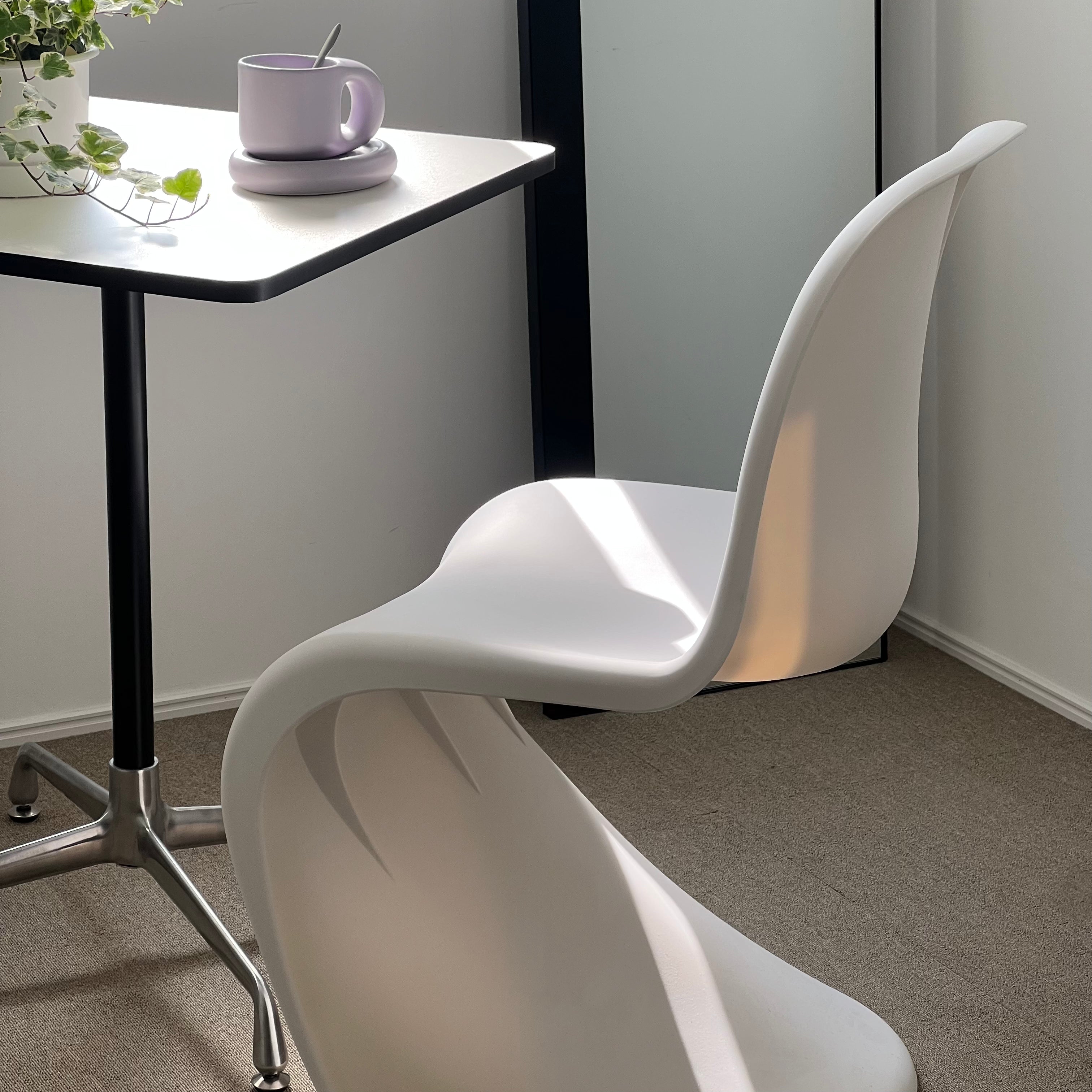 C27 Colorful Elegant Chair