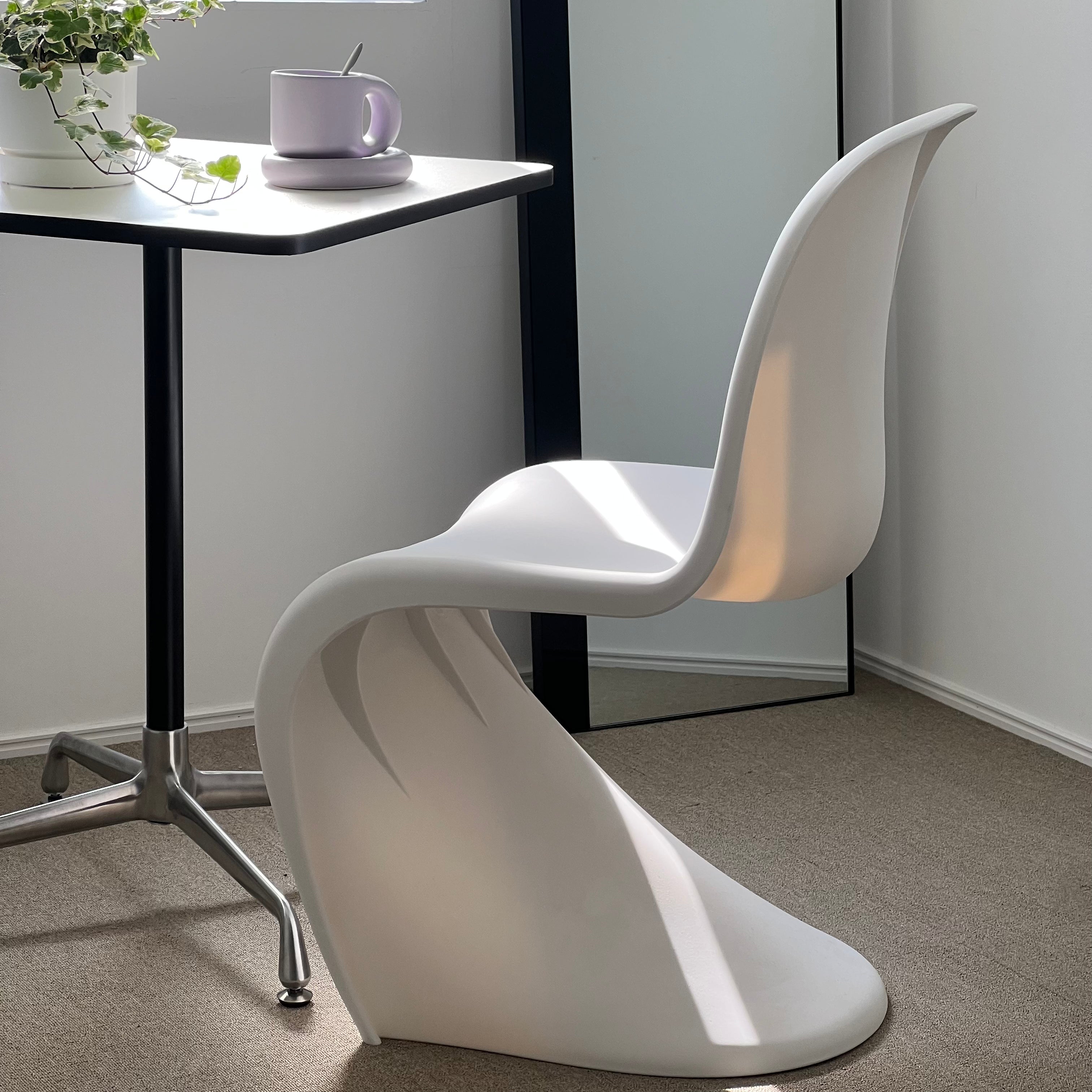 C27 Colorful Elegant Chair