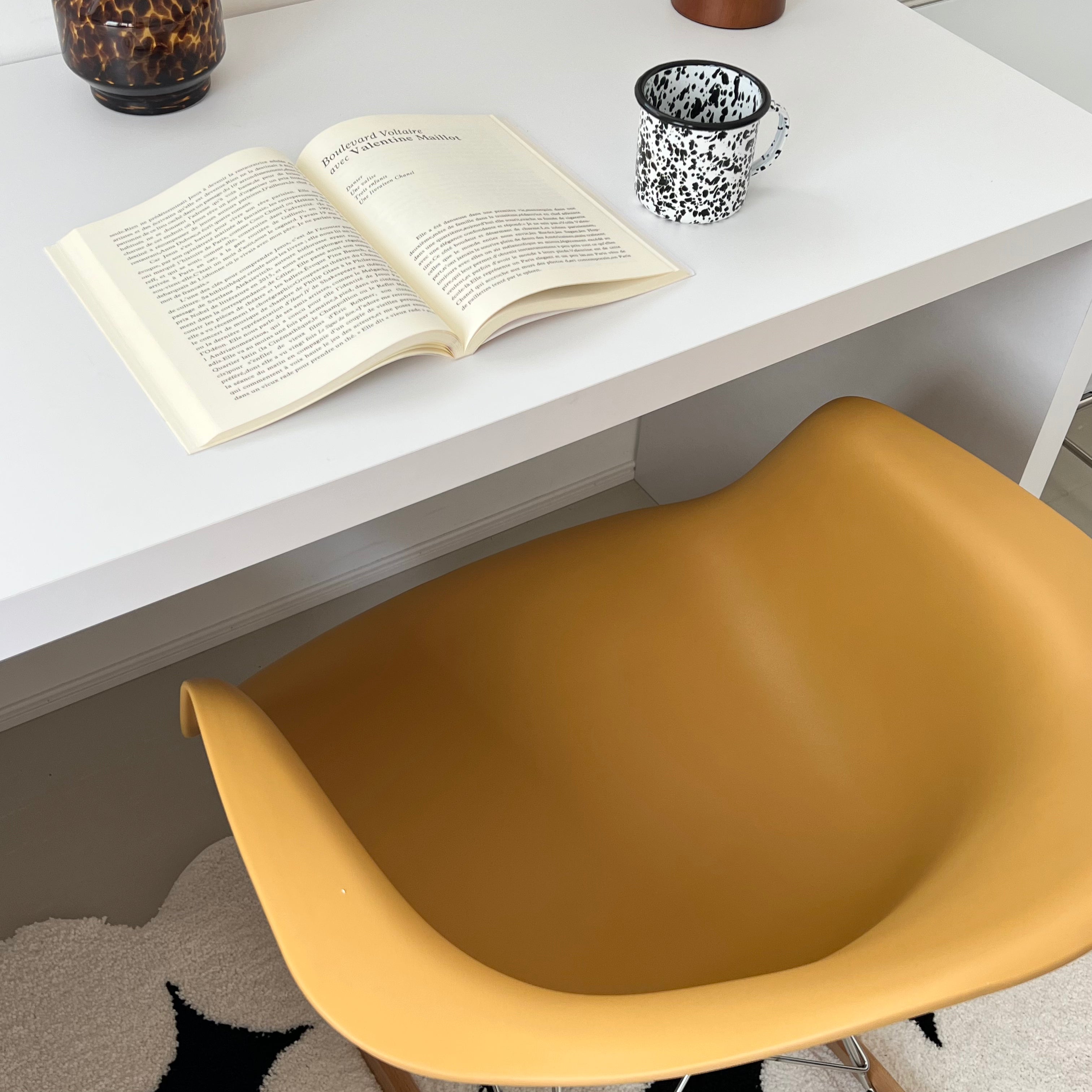 C48 swing egg chair