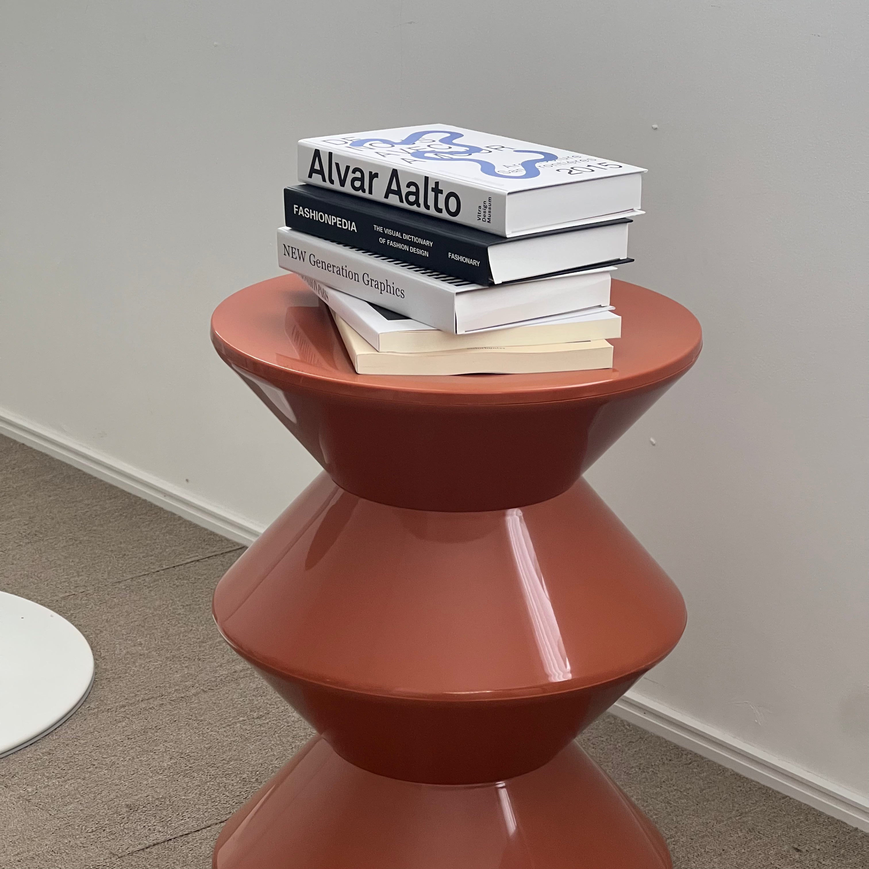 C41 Objet Side Stool