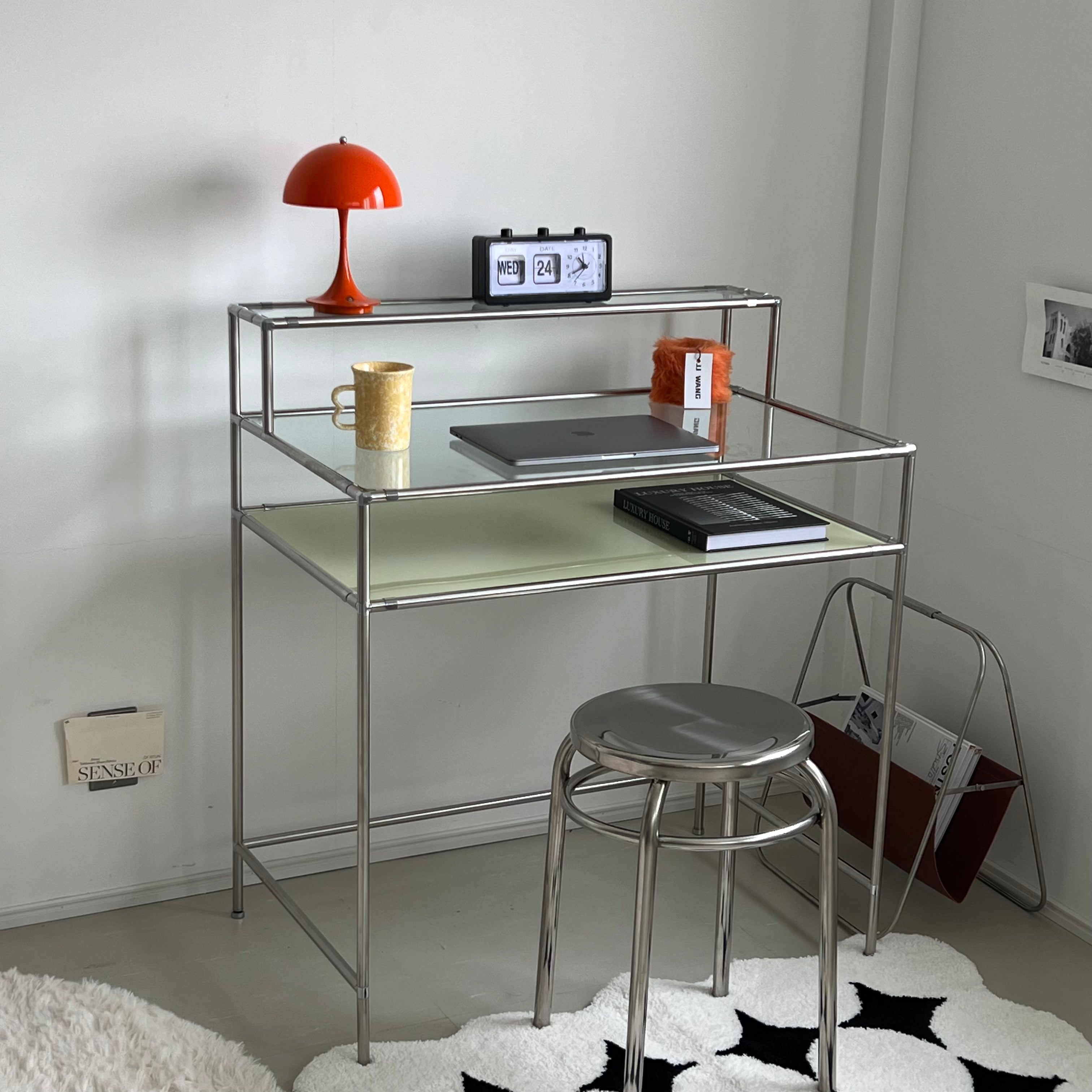 Tool desk 001