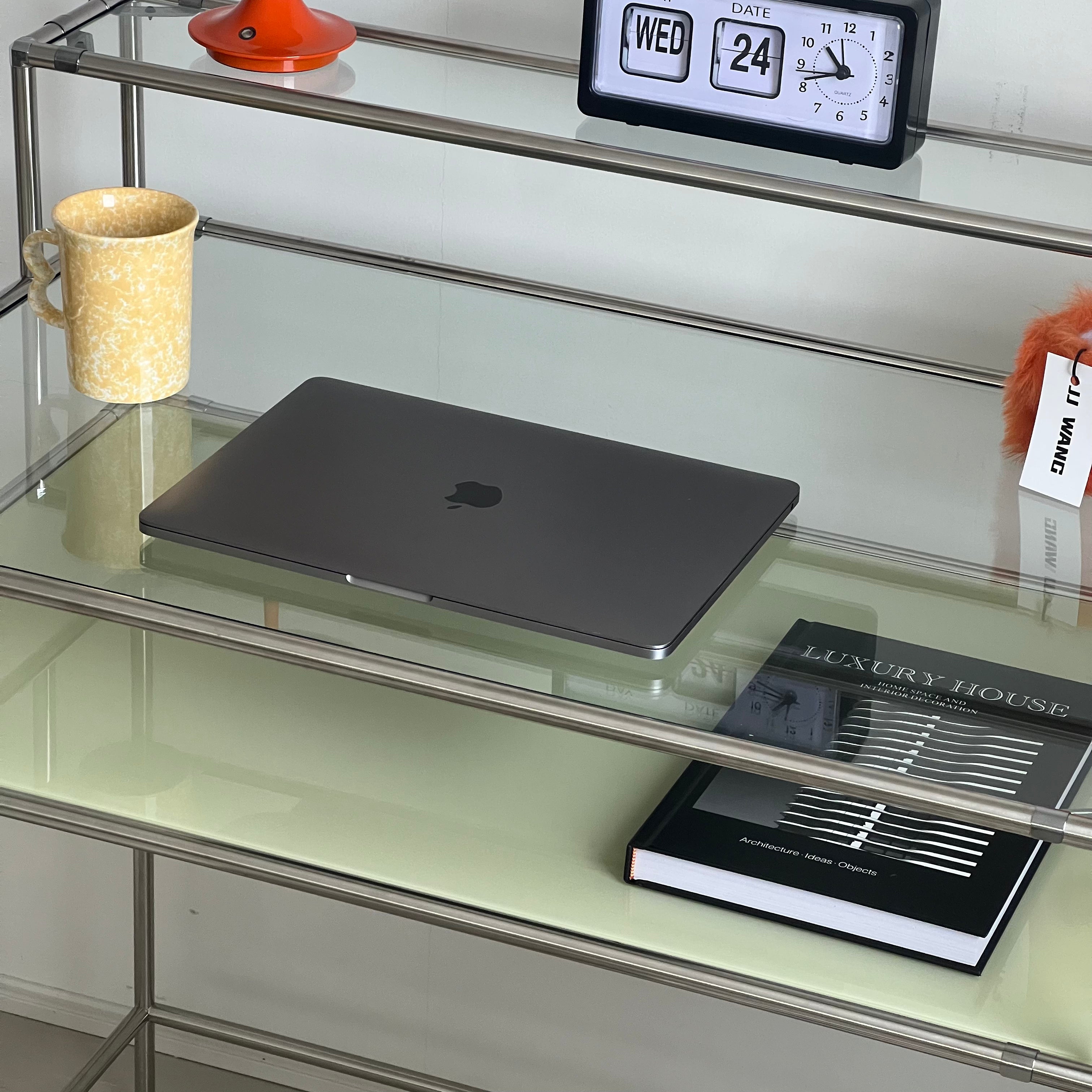 Tool desk 001