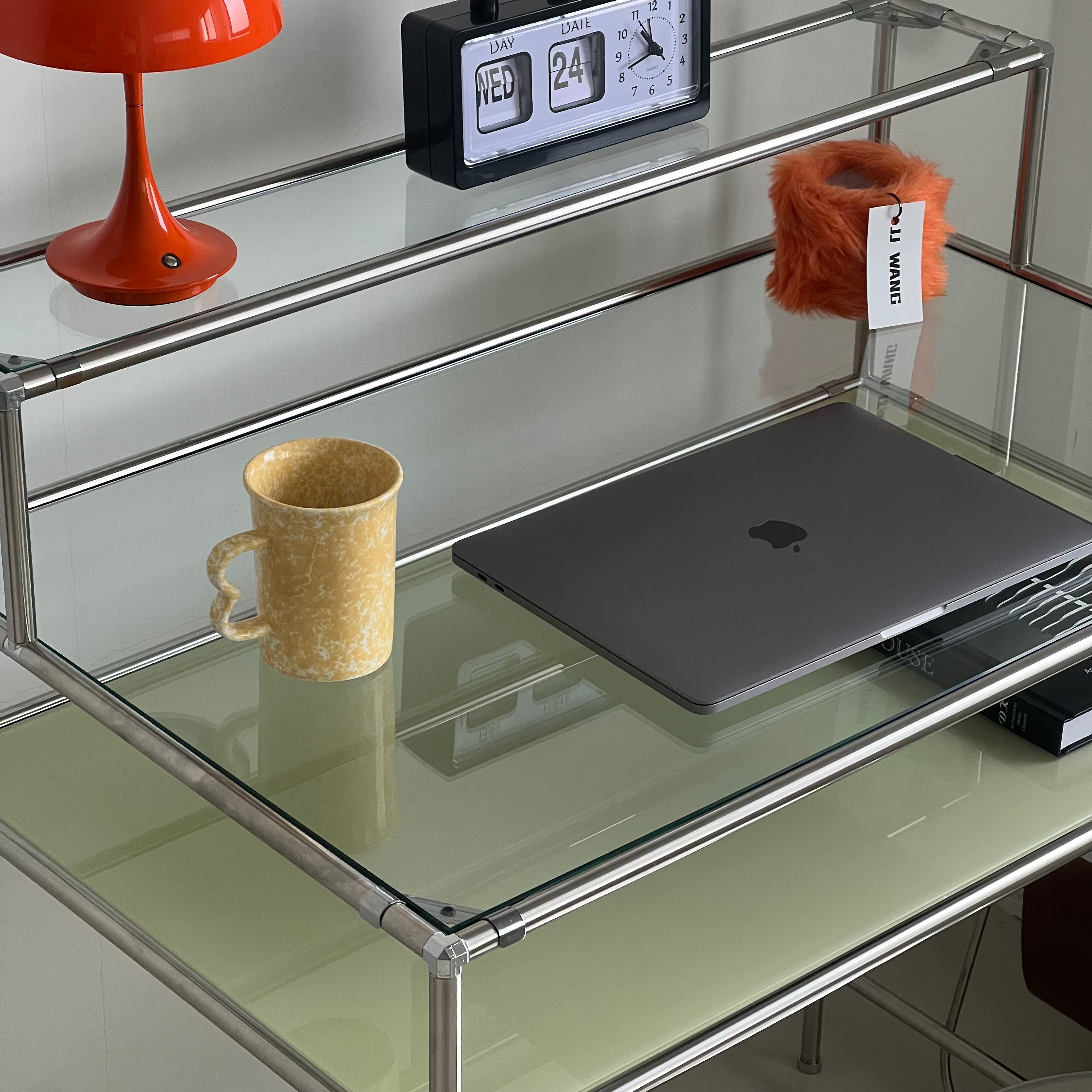 Tool desk 001