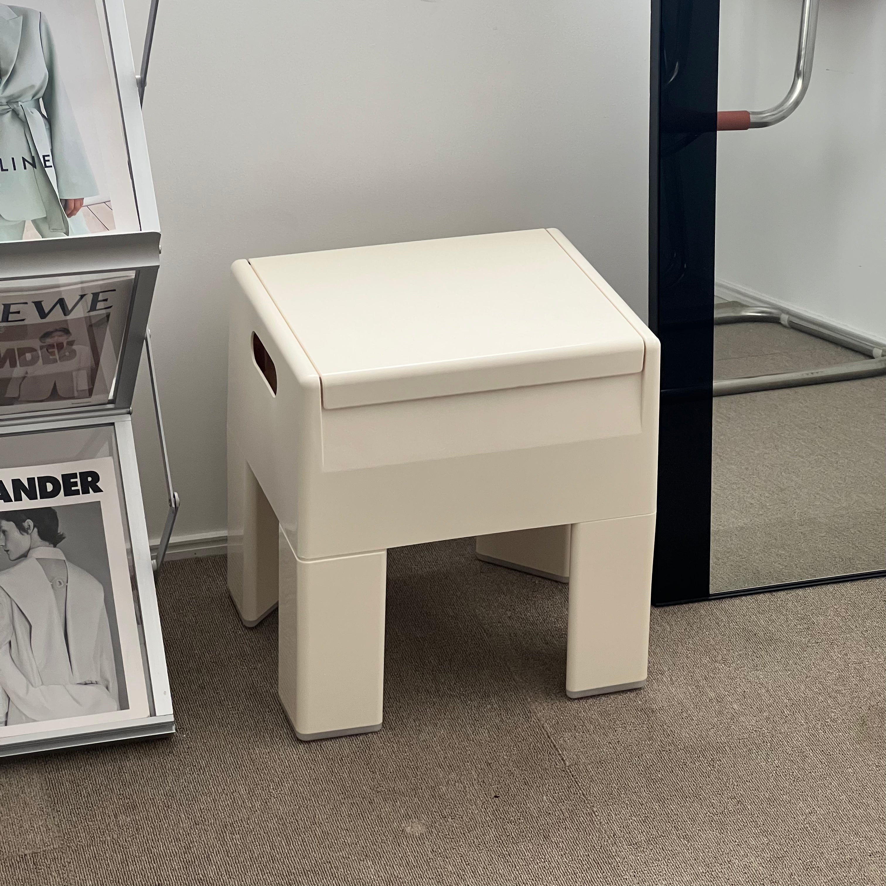 C40 Strage Stool