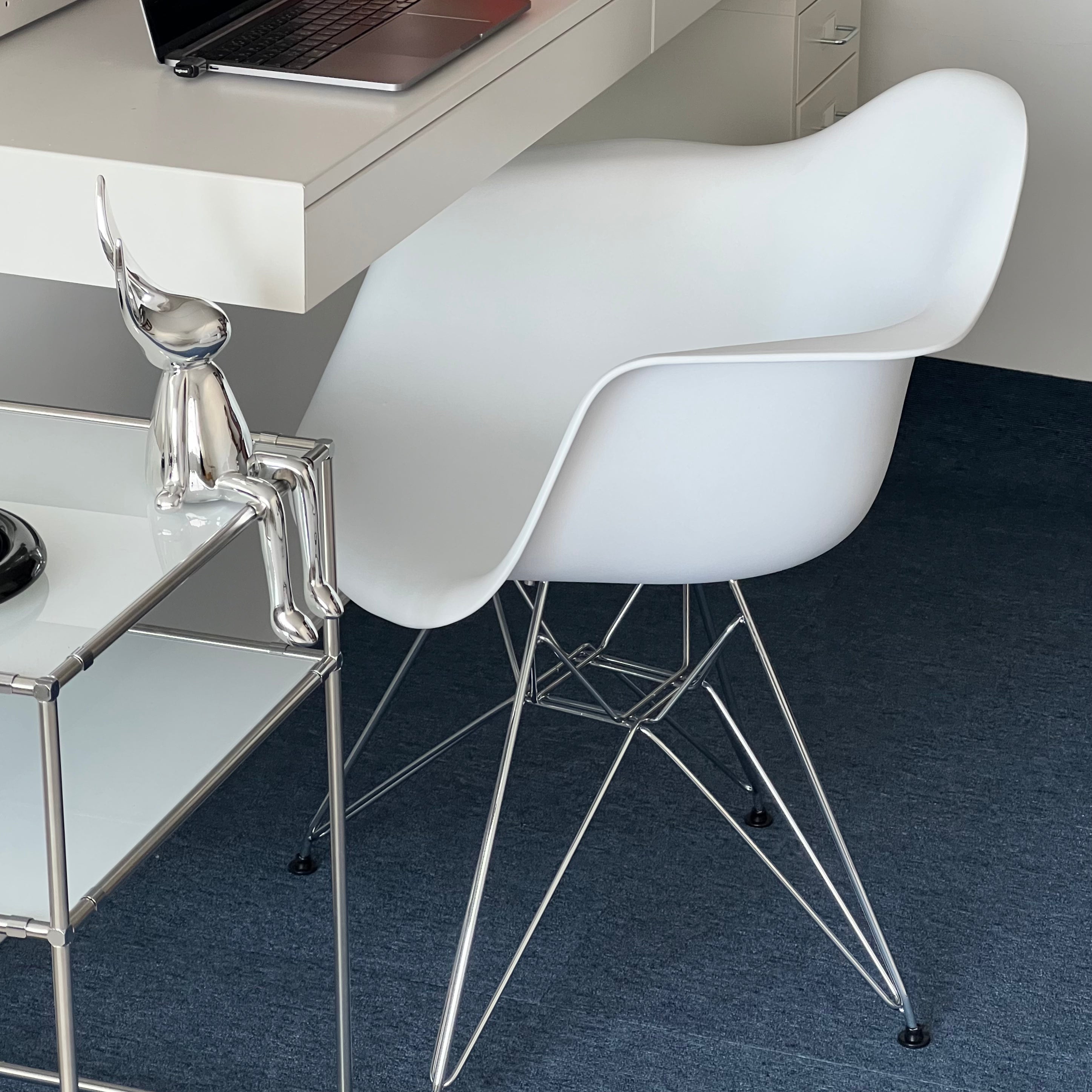 C49 eiffel leg hole chair