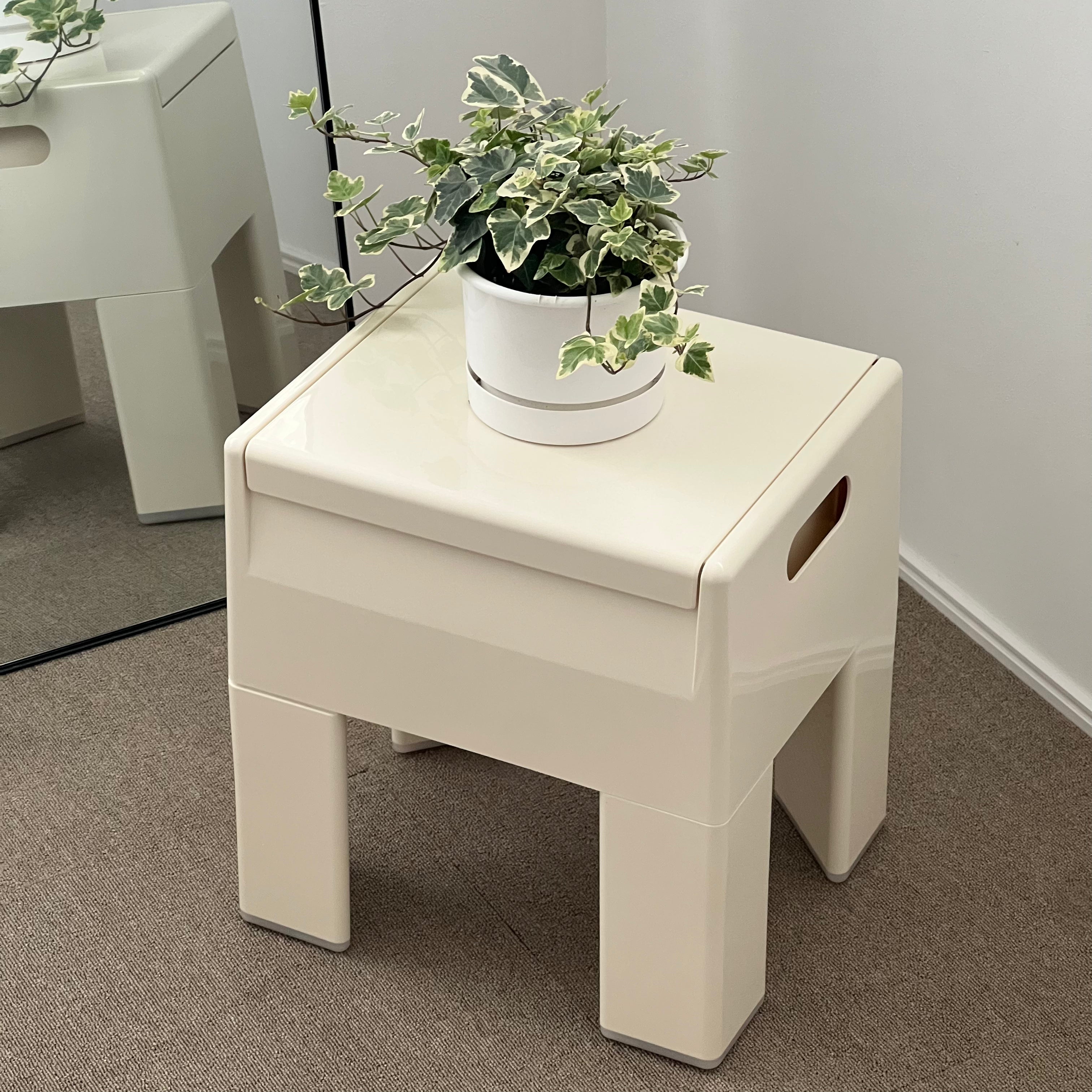 C40 Strage Stool