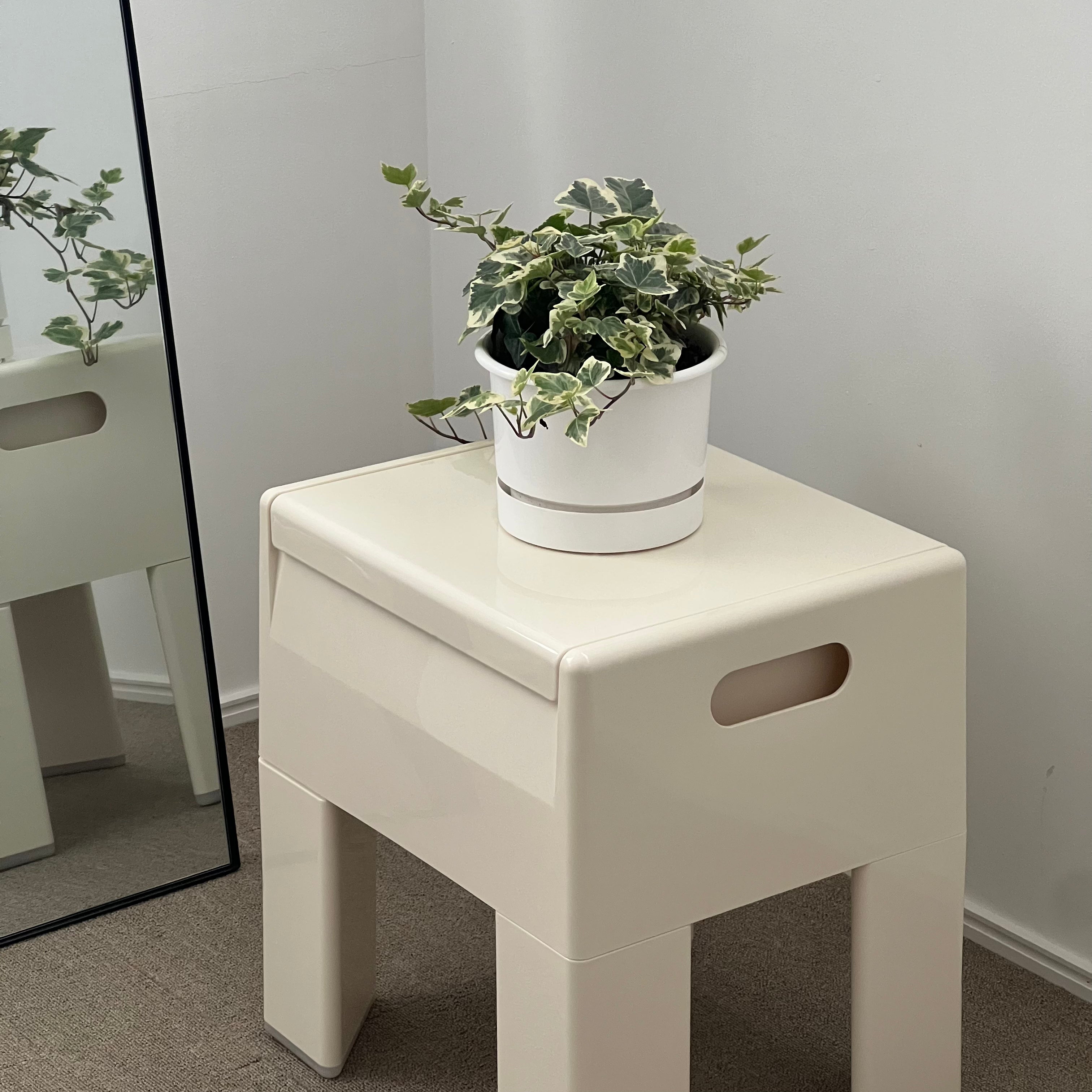C40 Strage Stool