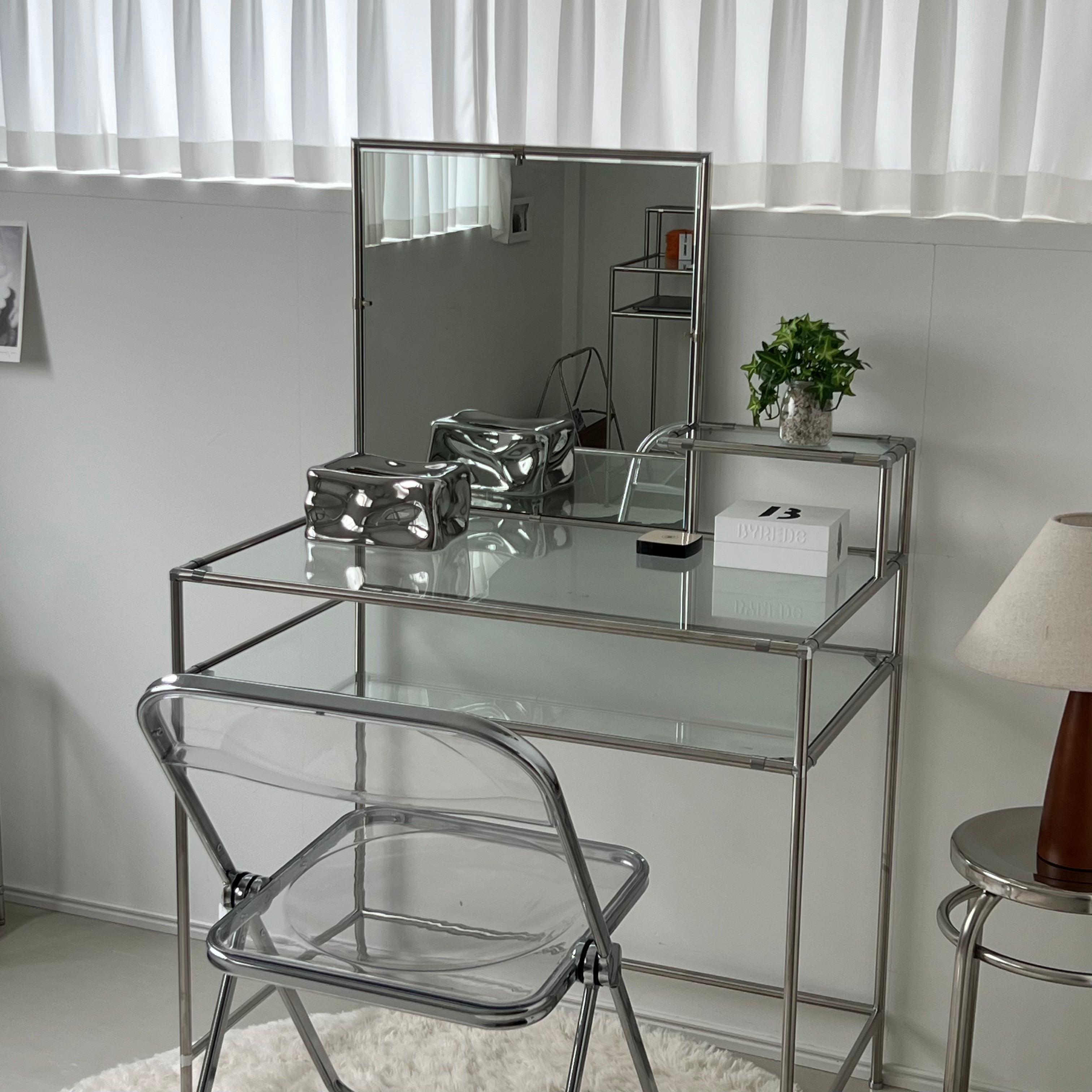Tool mirror desk