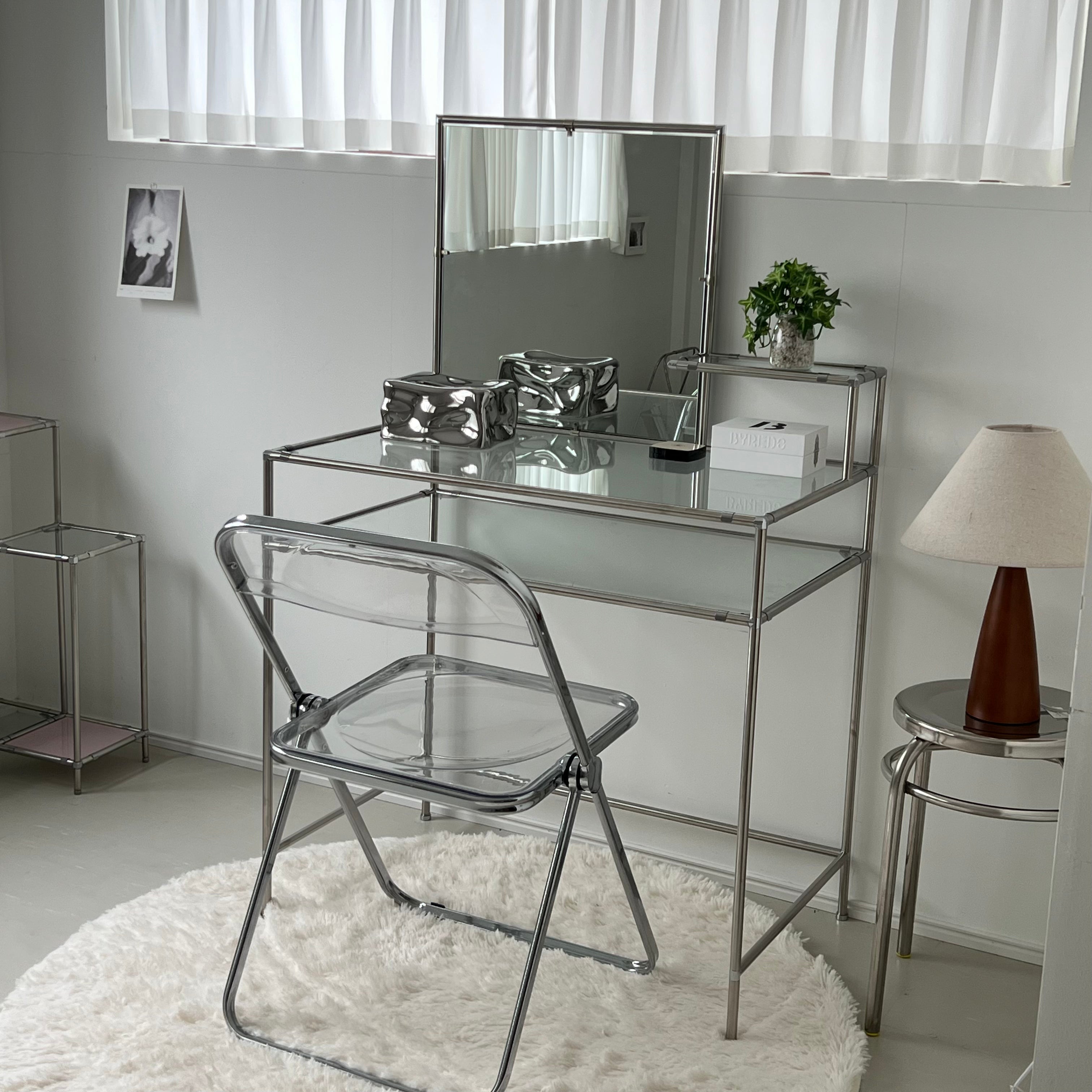 Tool mirror desk