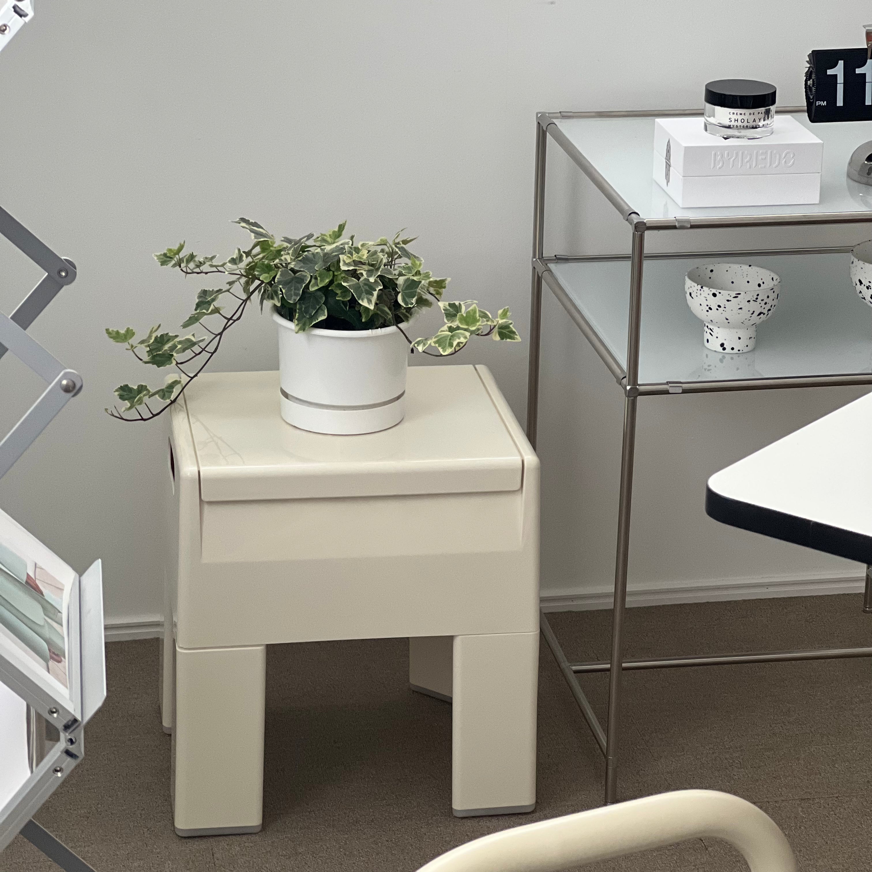 C40 Strage Stool