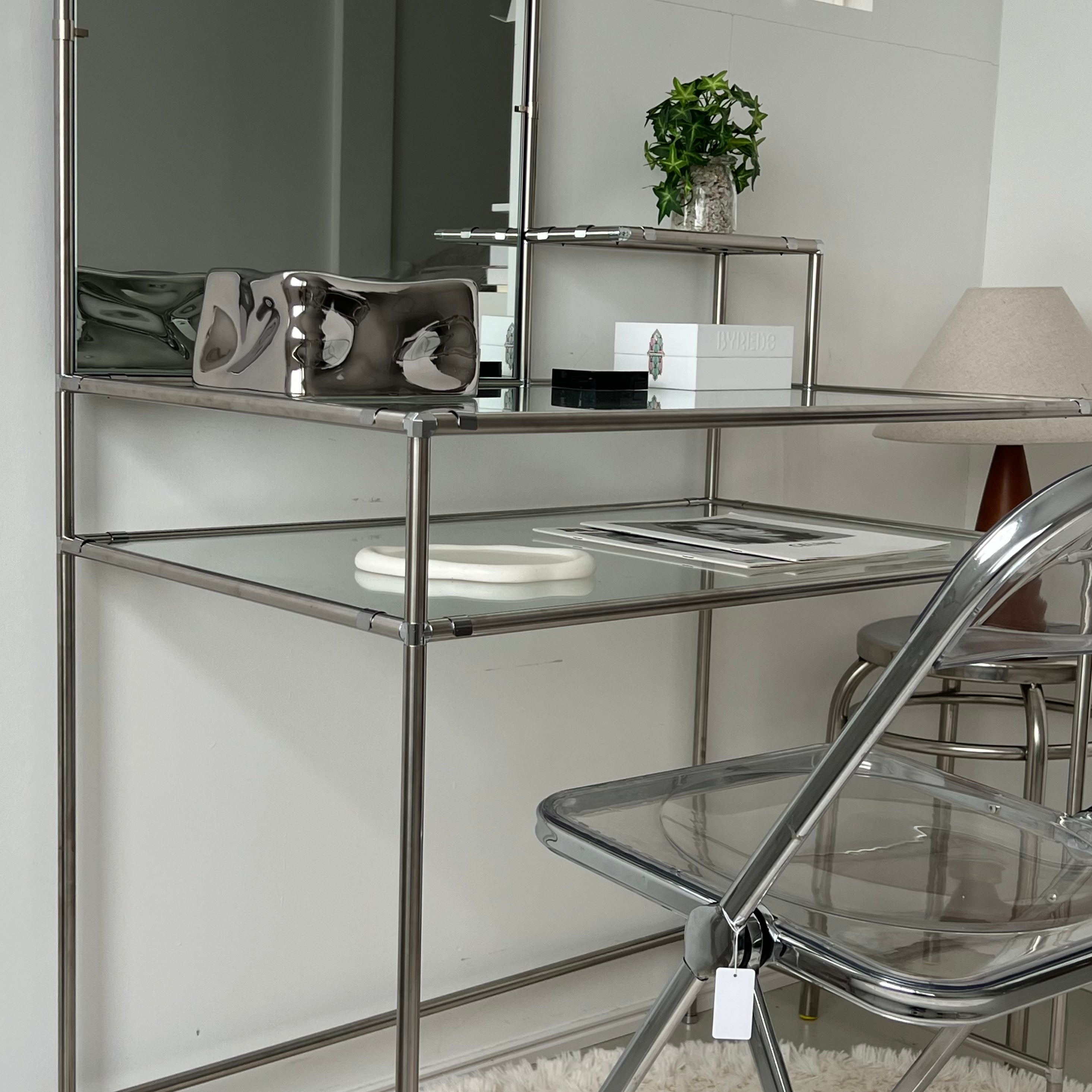 Tool mirror desk