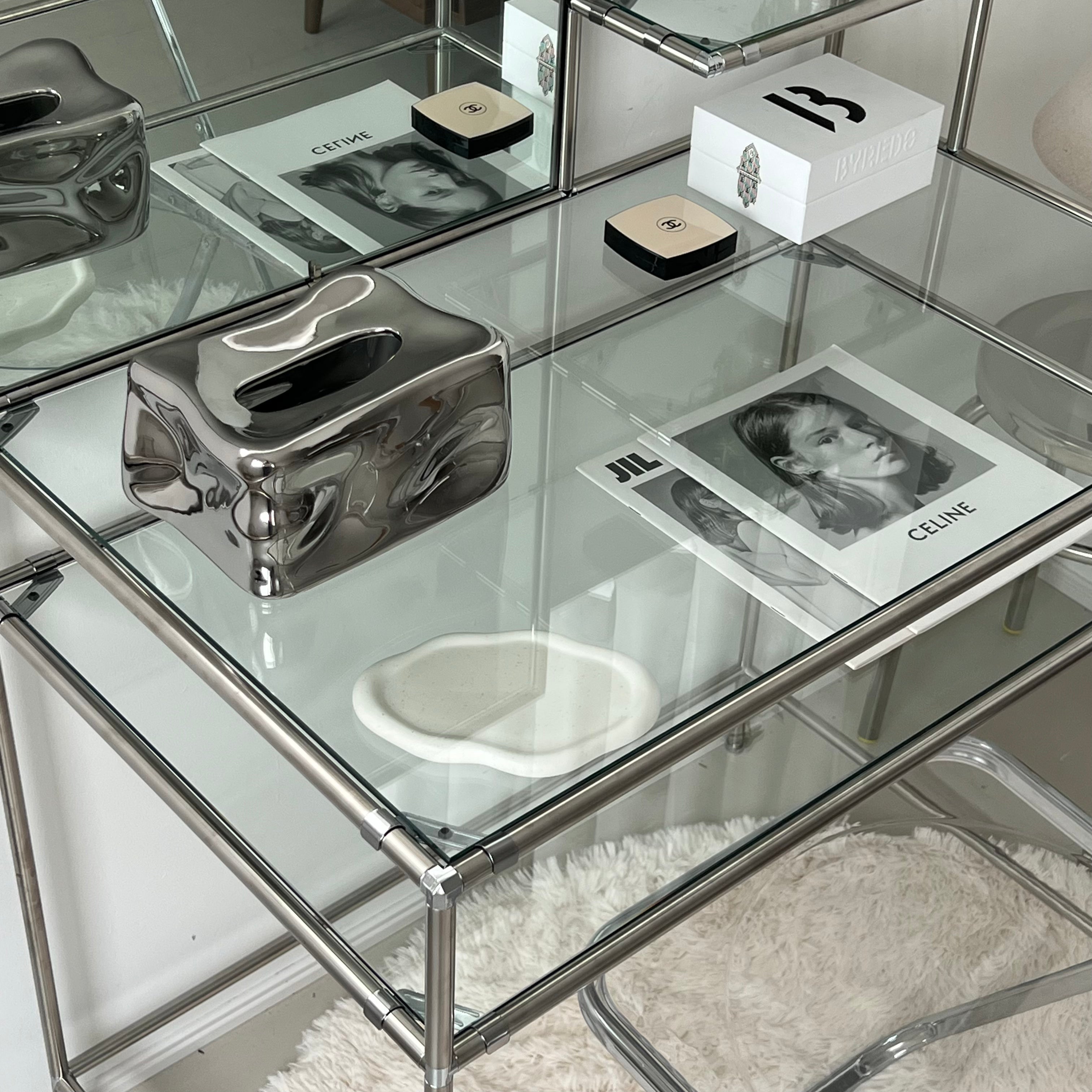 Tool mirror desk