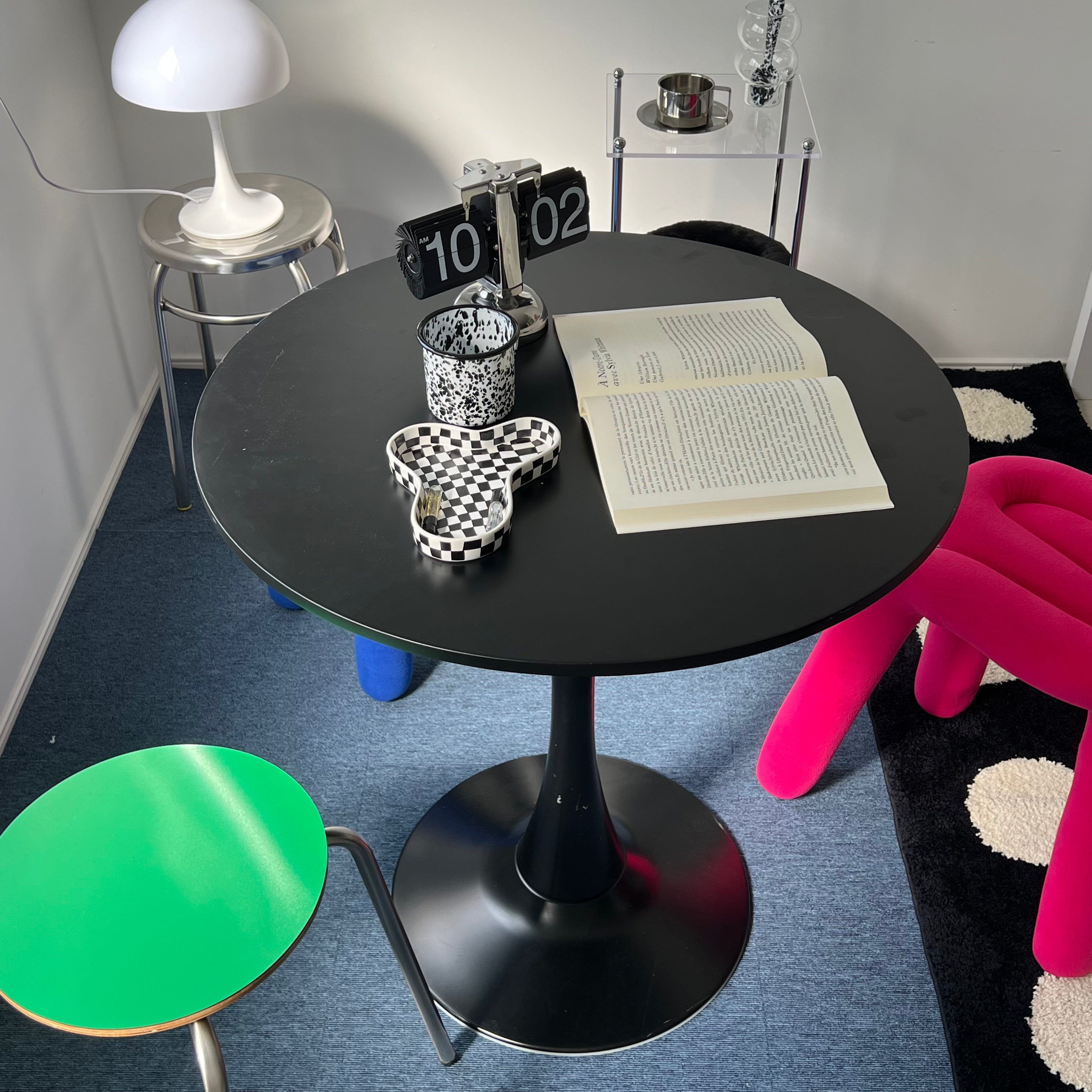 T4 モダンサークルカフェテーブル