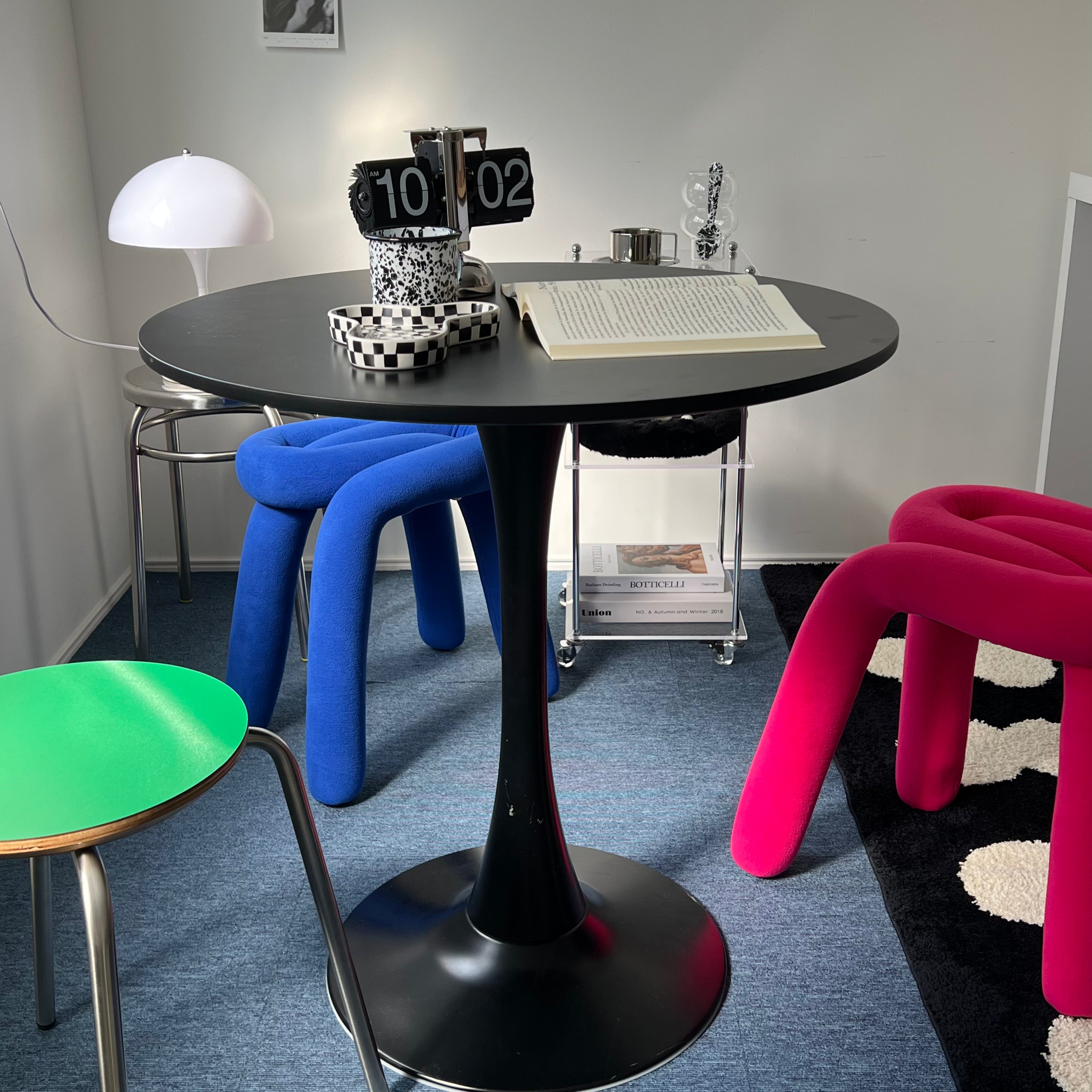 T4 モダンサークルカフェテーブル