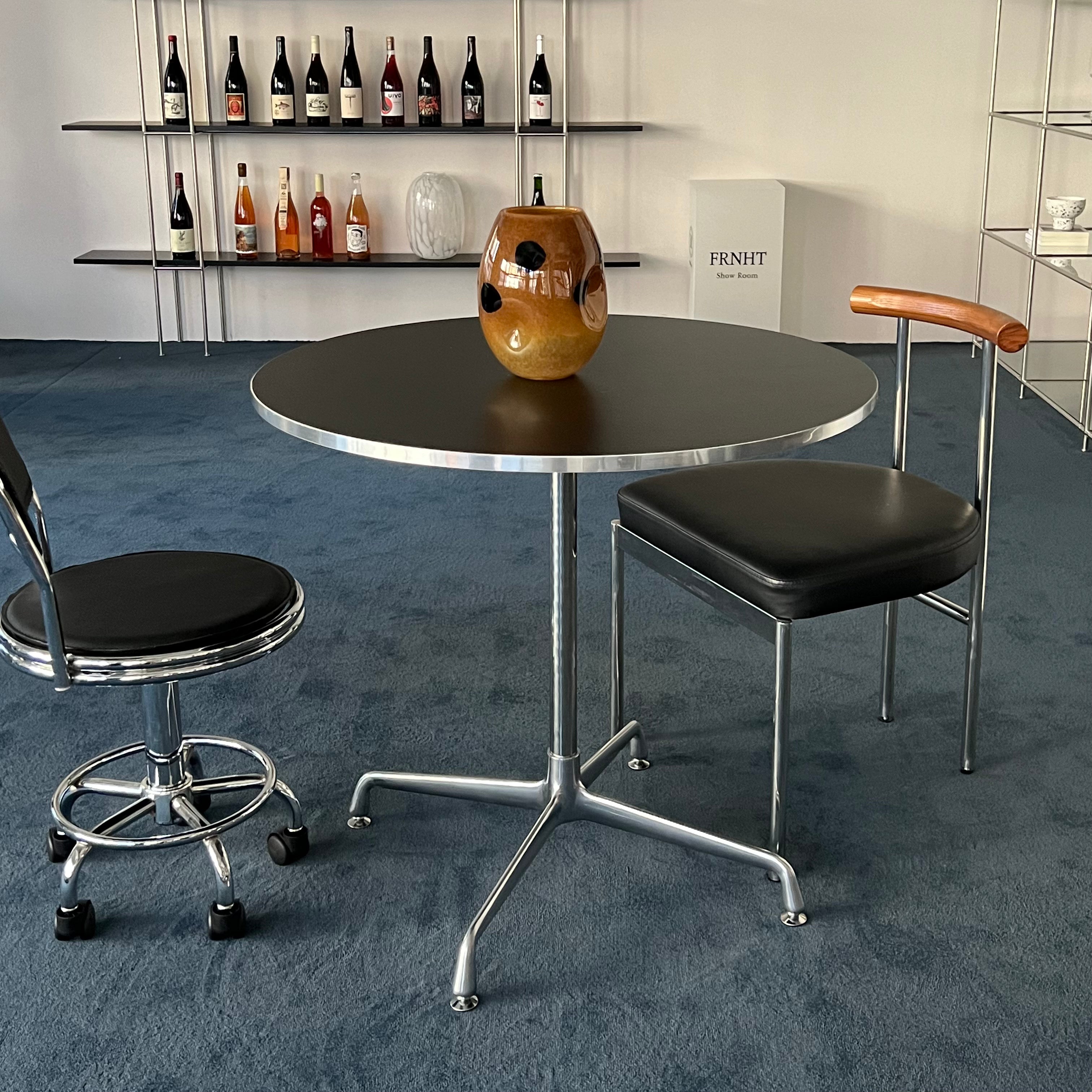 T31 Circle silverframe table