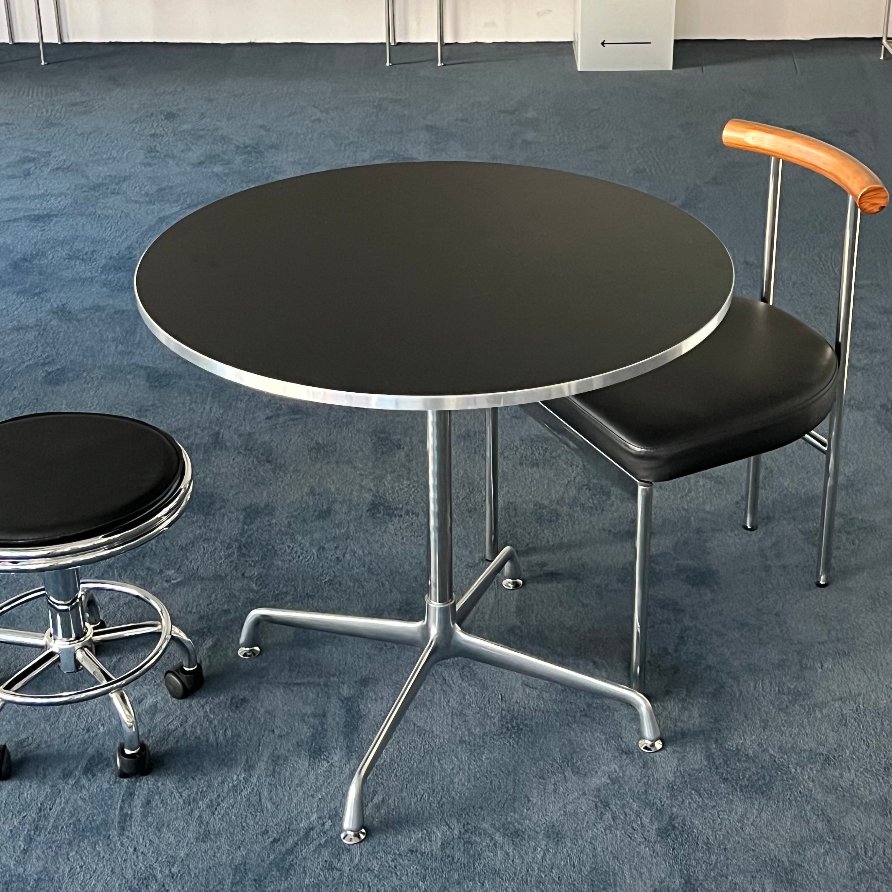T31 Circle silverframe table