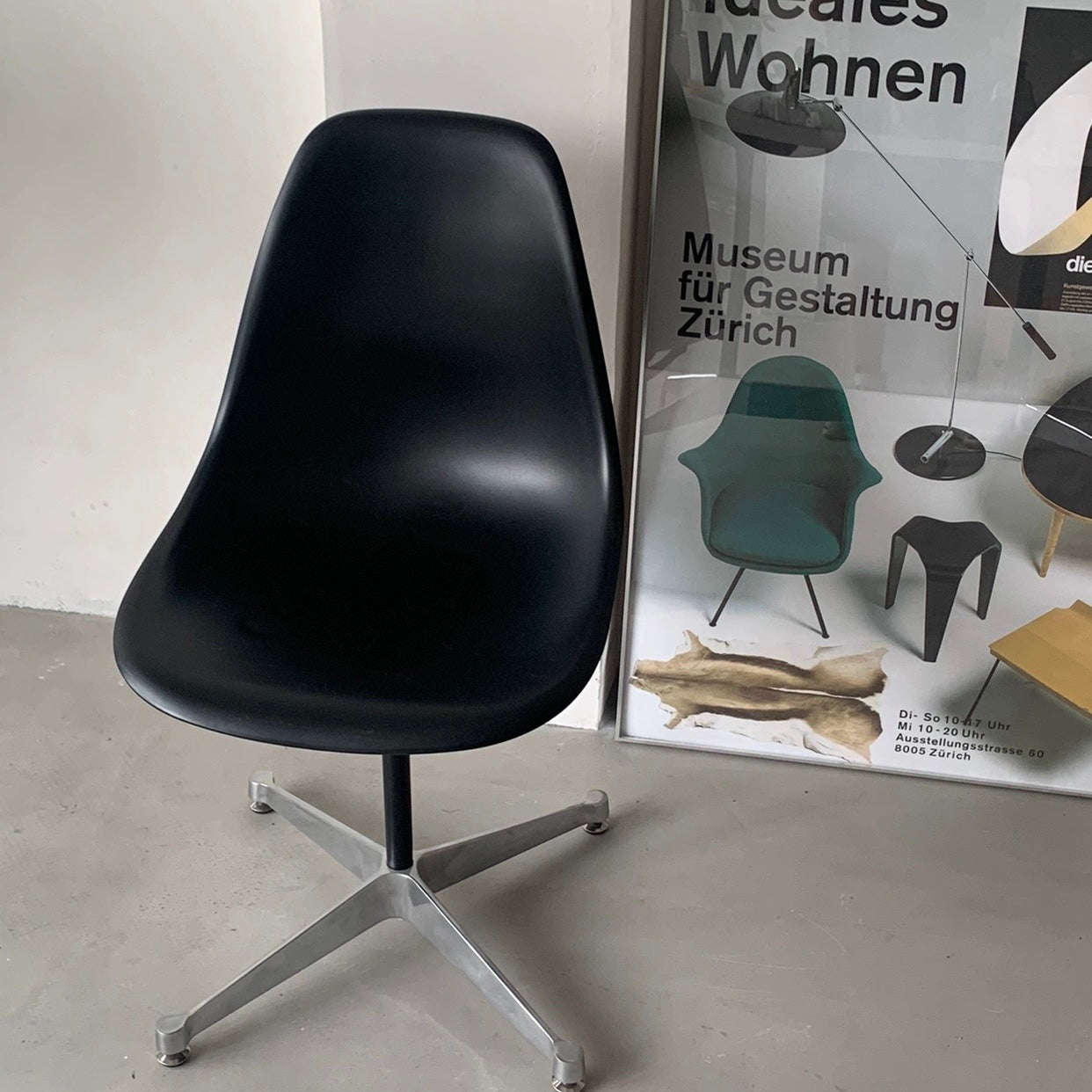 C54 Colorful laundry chair