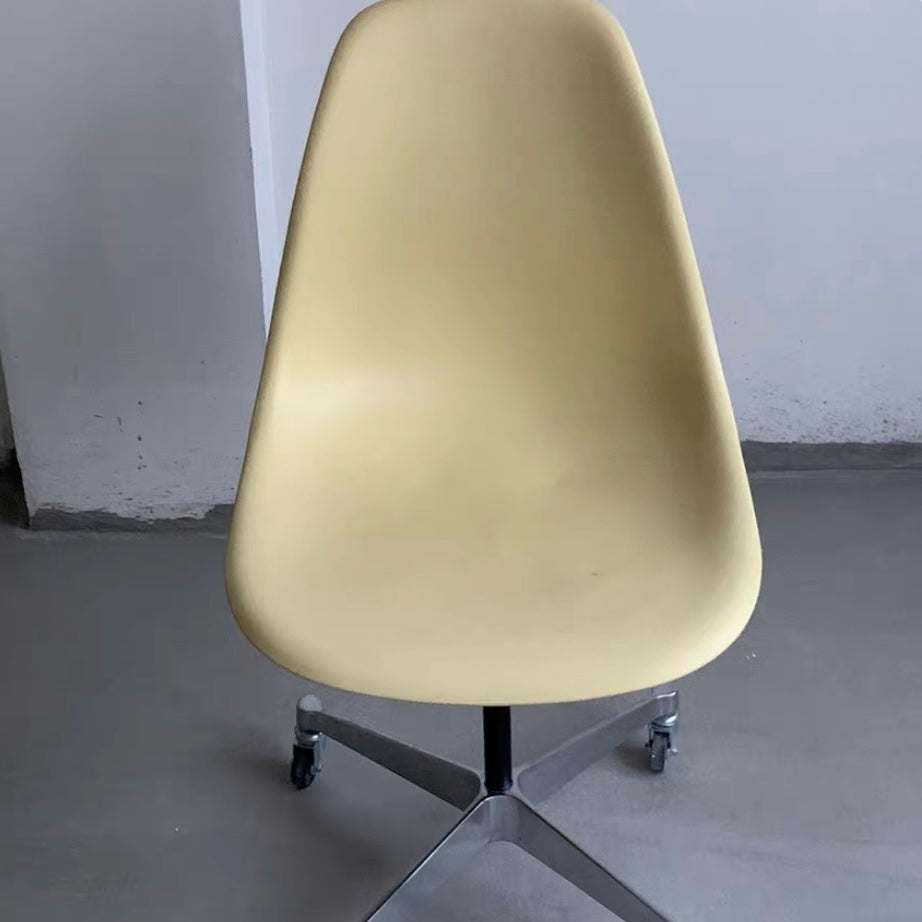 C54 Colorful laundry chair