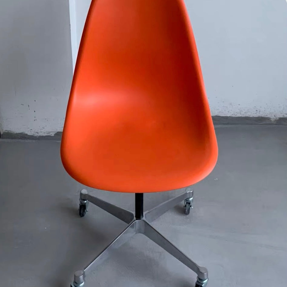 C54 Colorful laundry chair