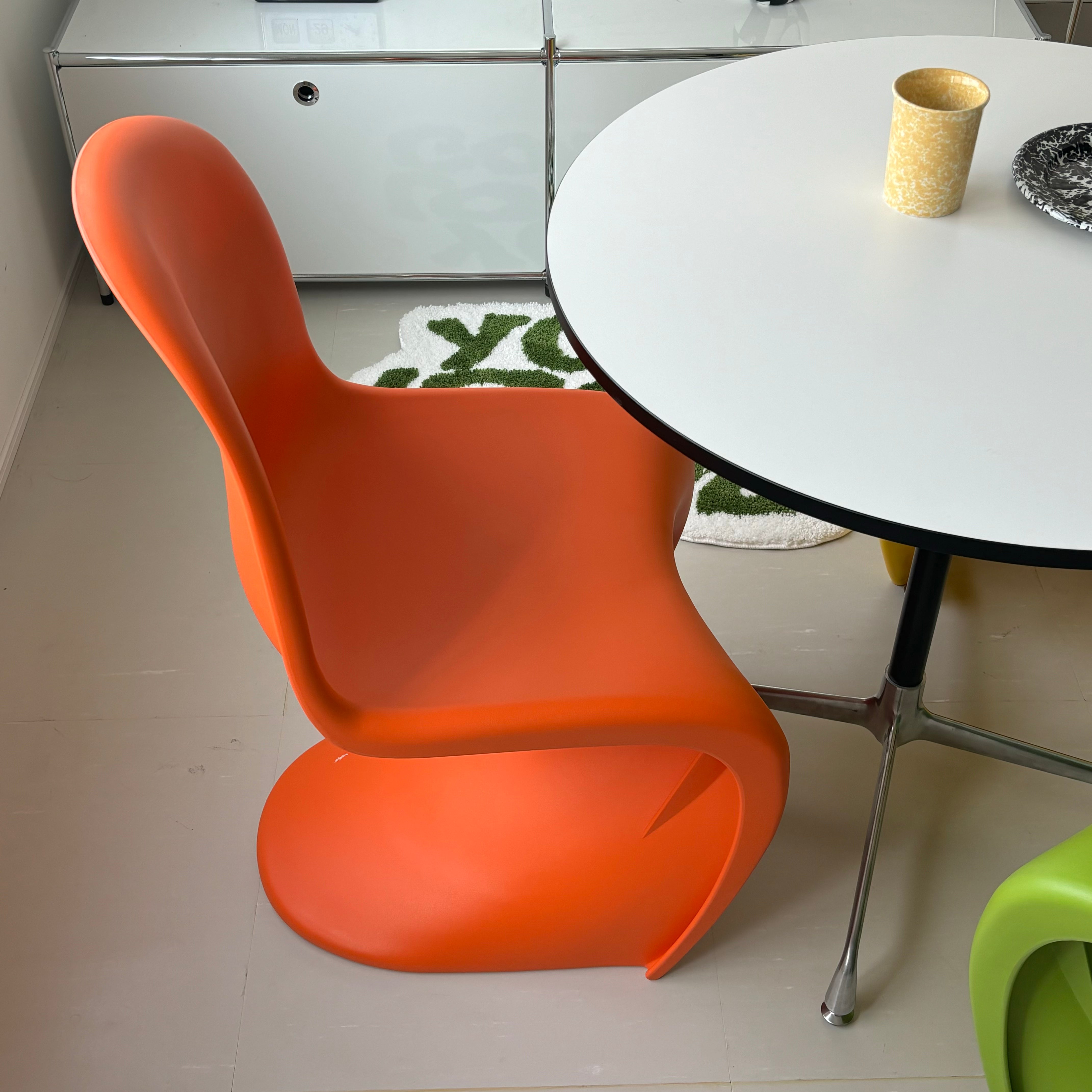 C27 Colorful Elegant Chair