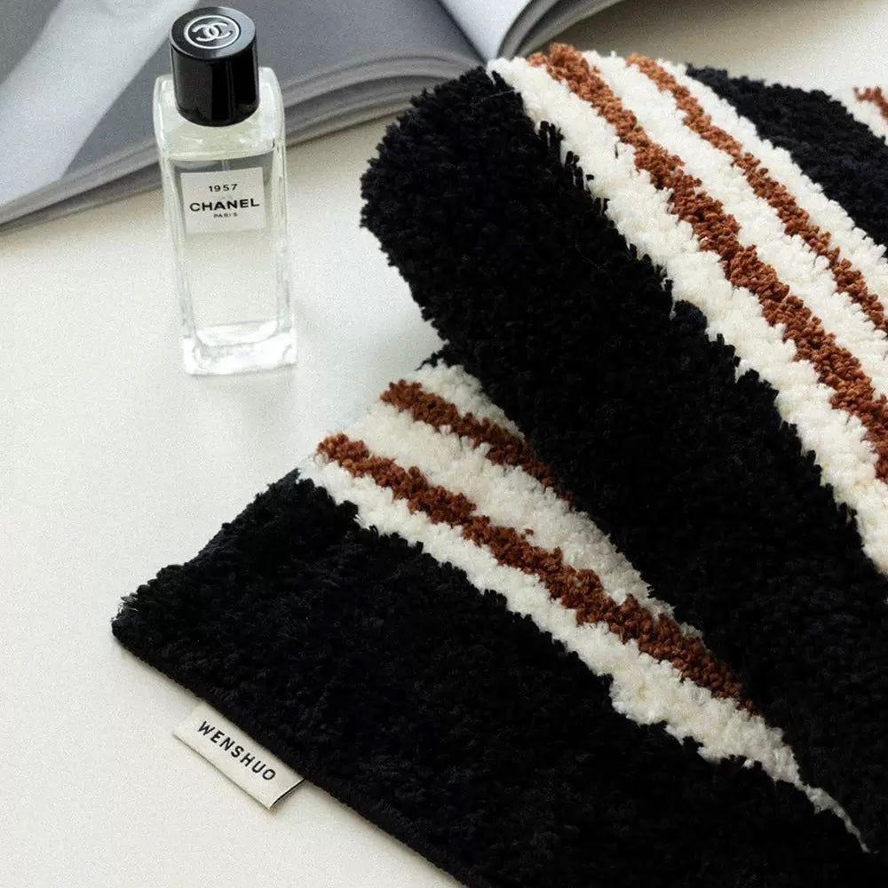Boo black rug