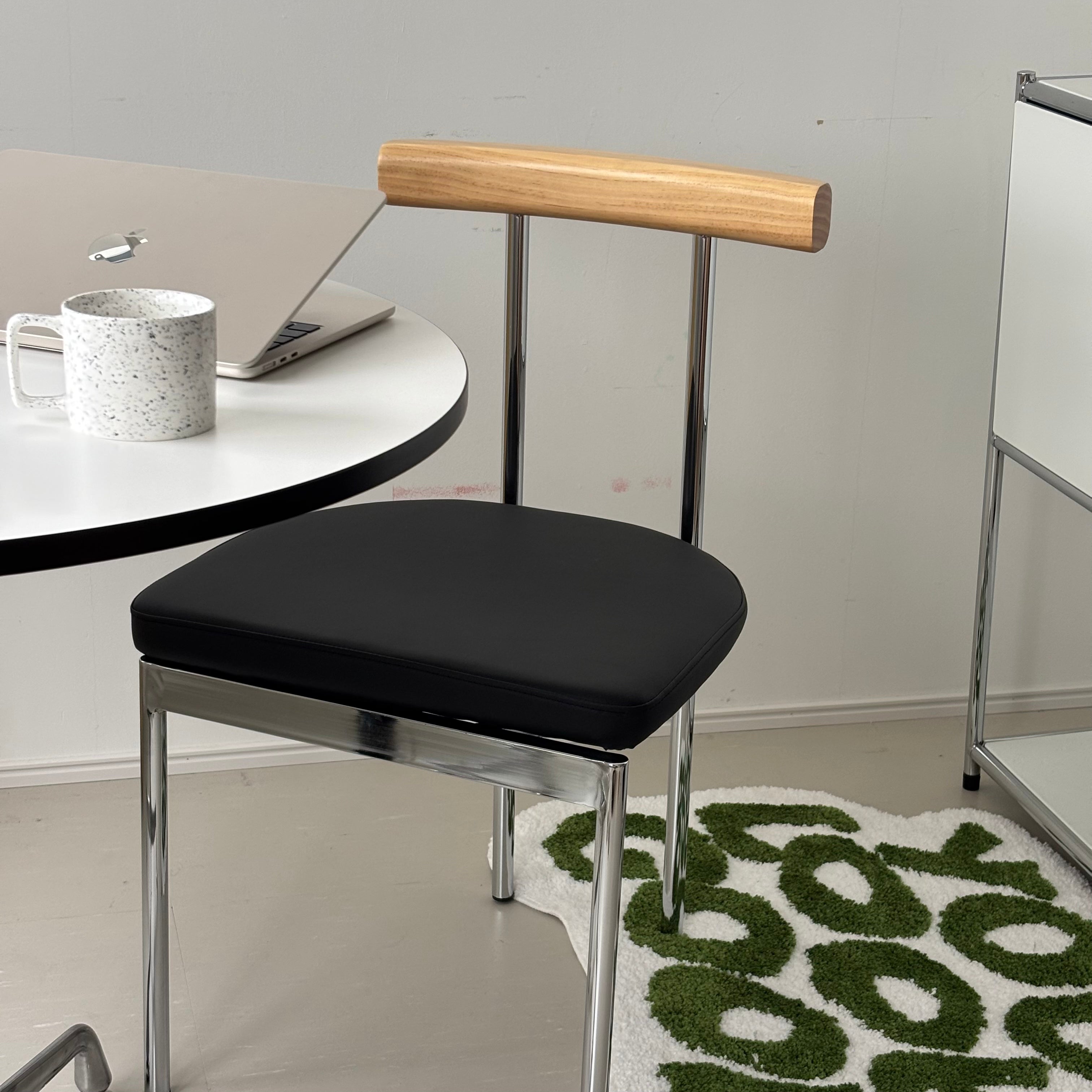 C51 United stainless chair