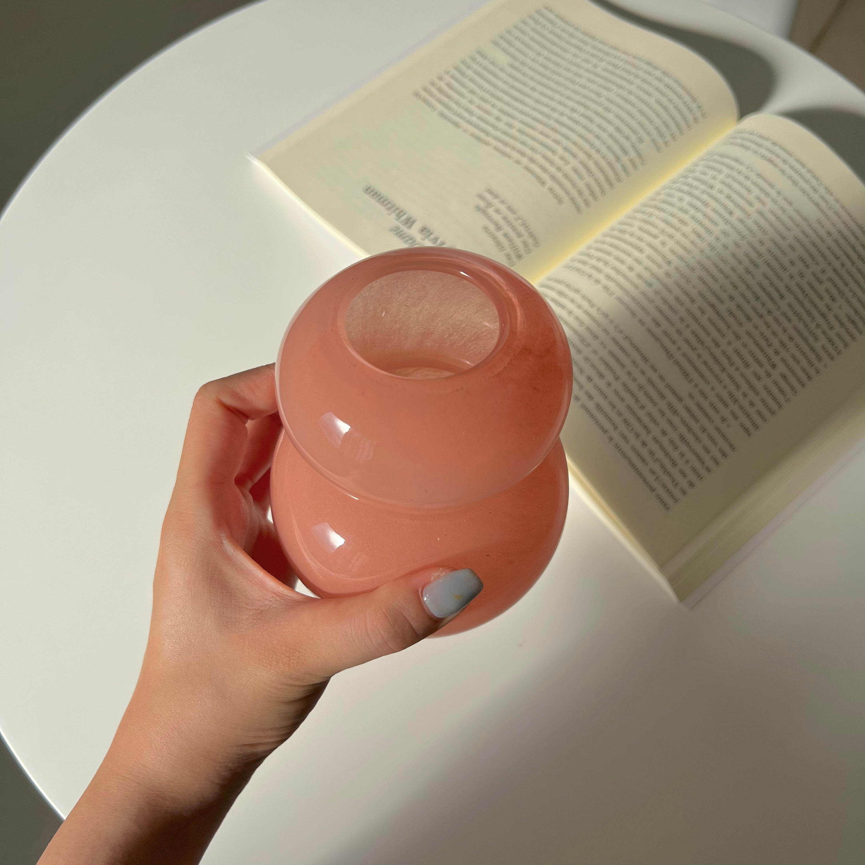 Macaron vase