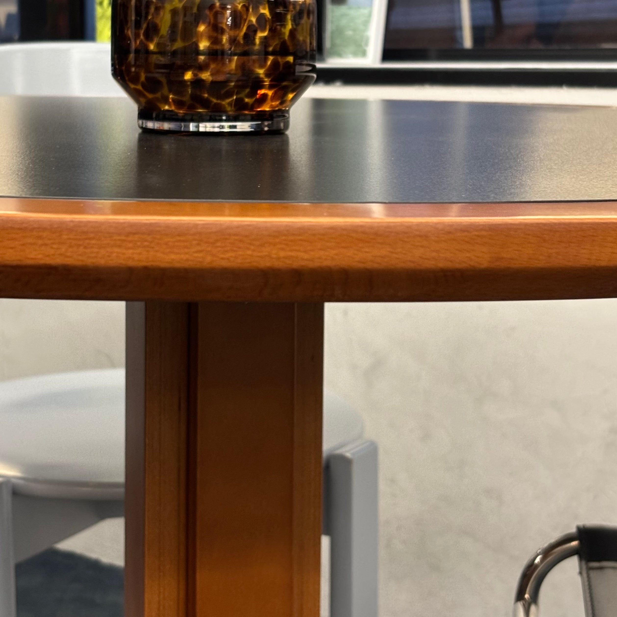 T43 Round 2tone dining table