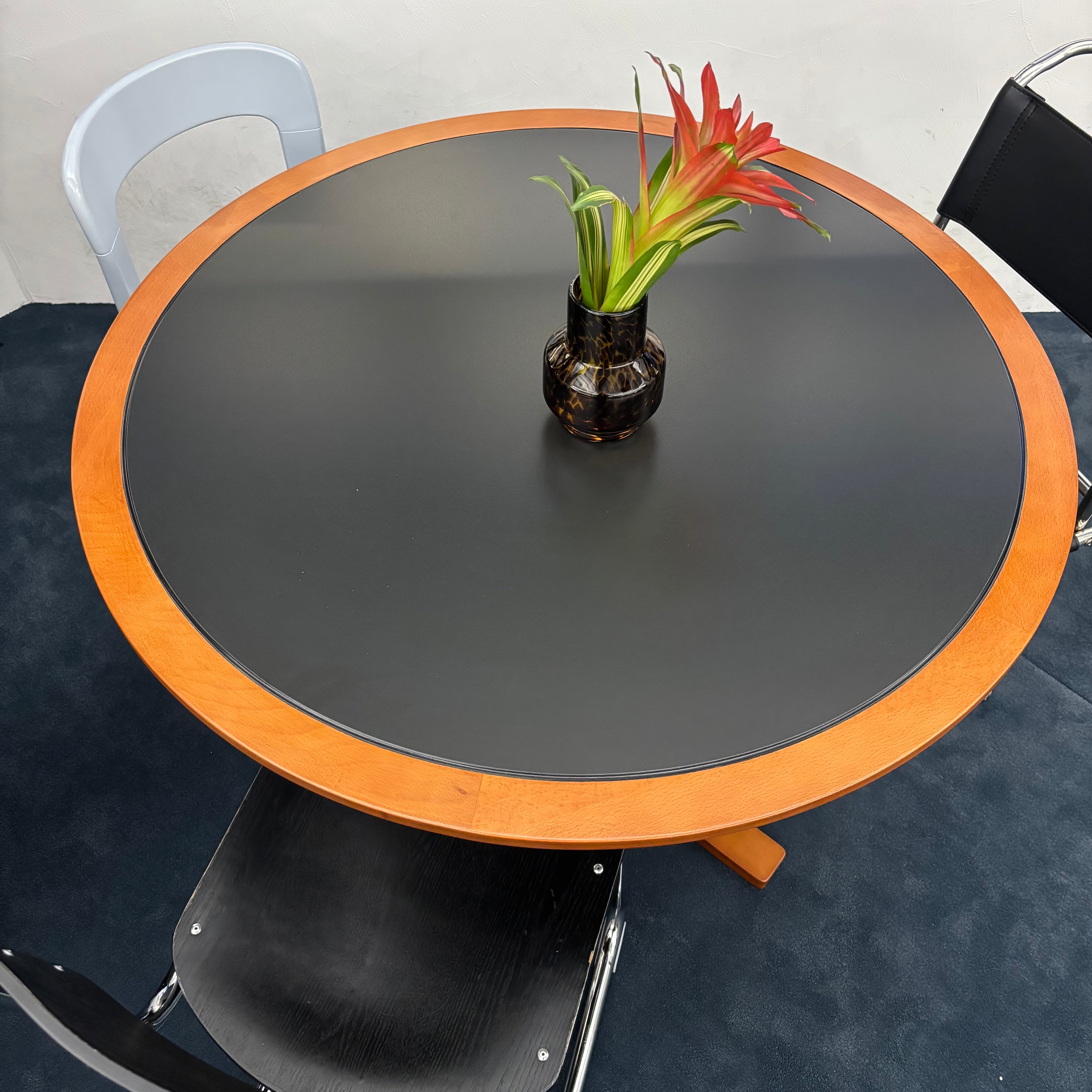 T43 Round 2tone dining table