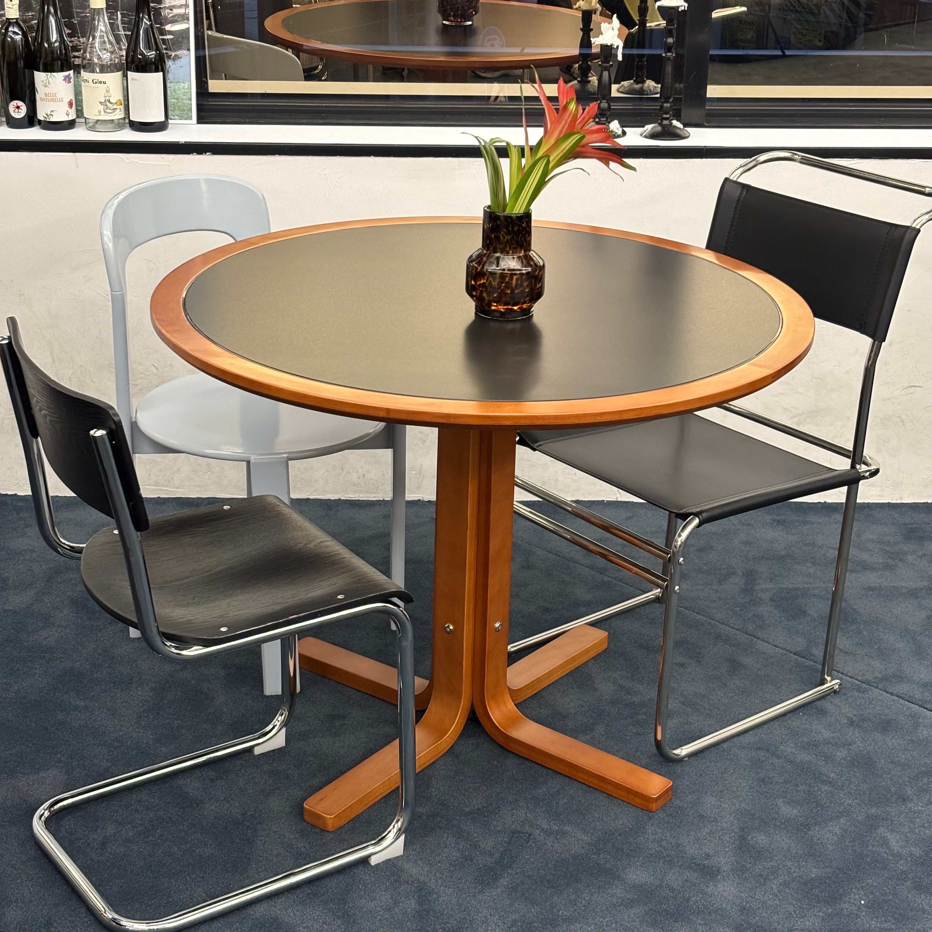 T43 Round 2tone dining table