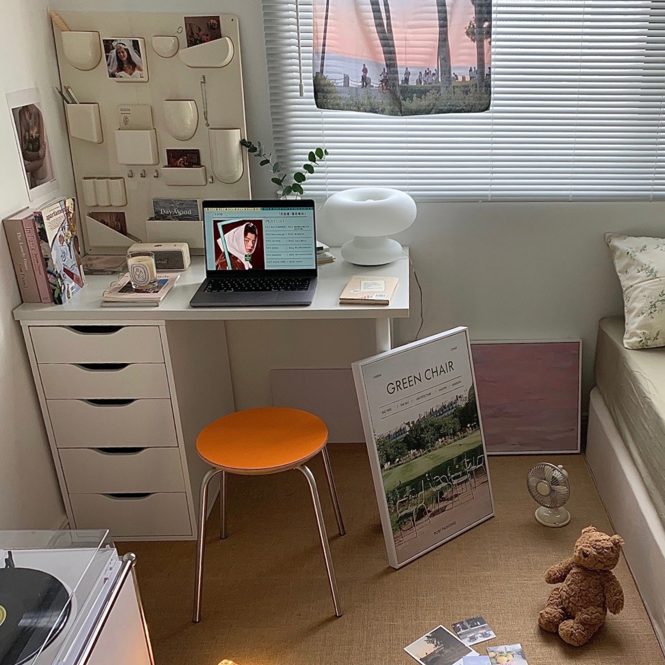 C46 Retro circle stool