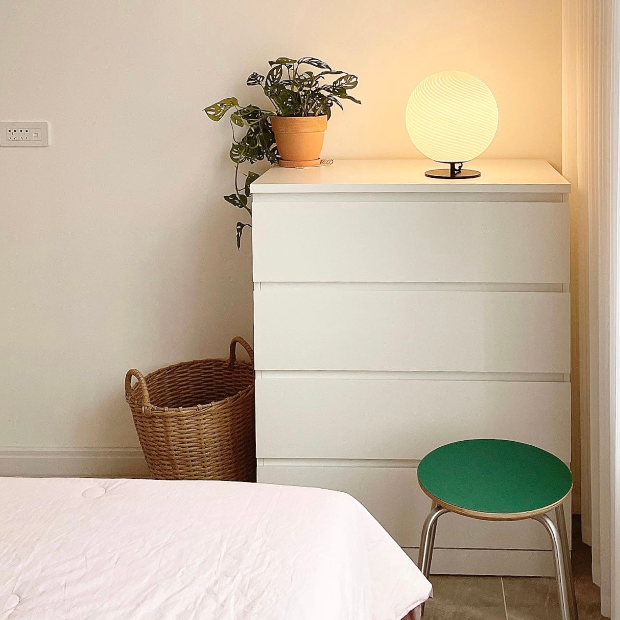 C46 Retro circle stool