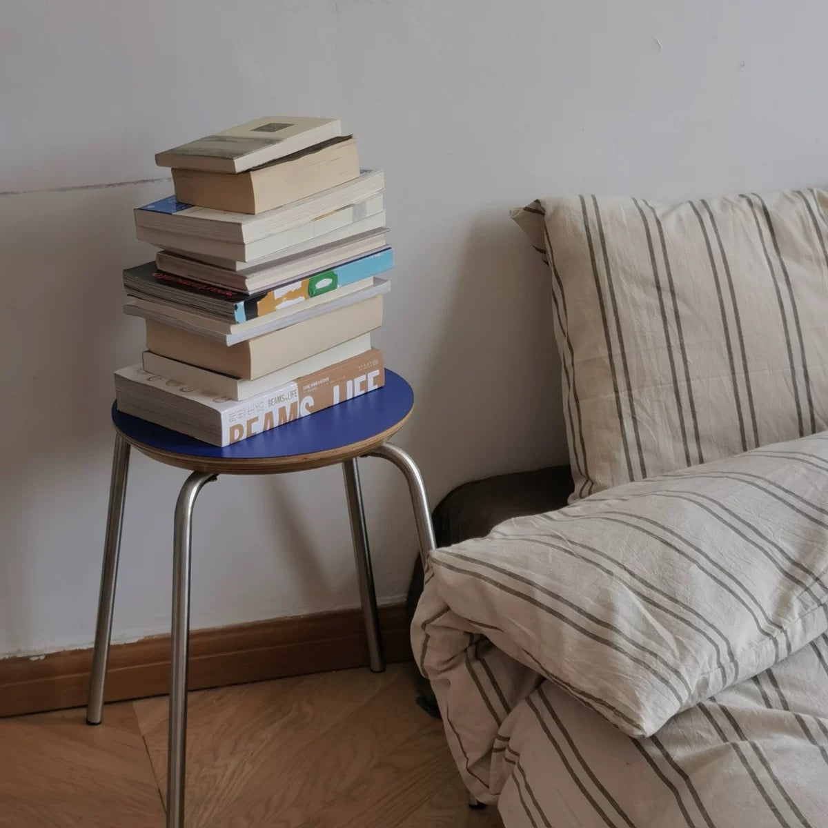 C46 Retro circle stool