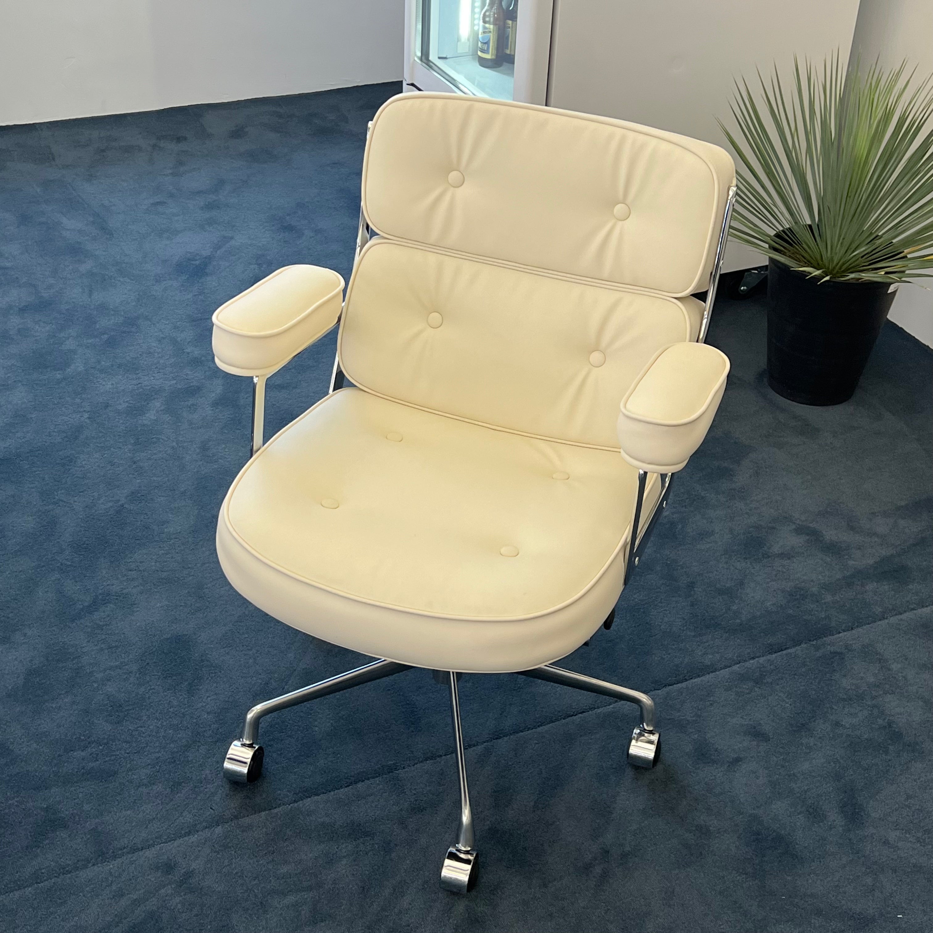 C59 Waffle desk chair
