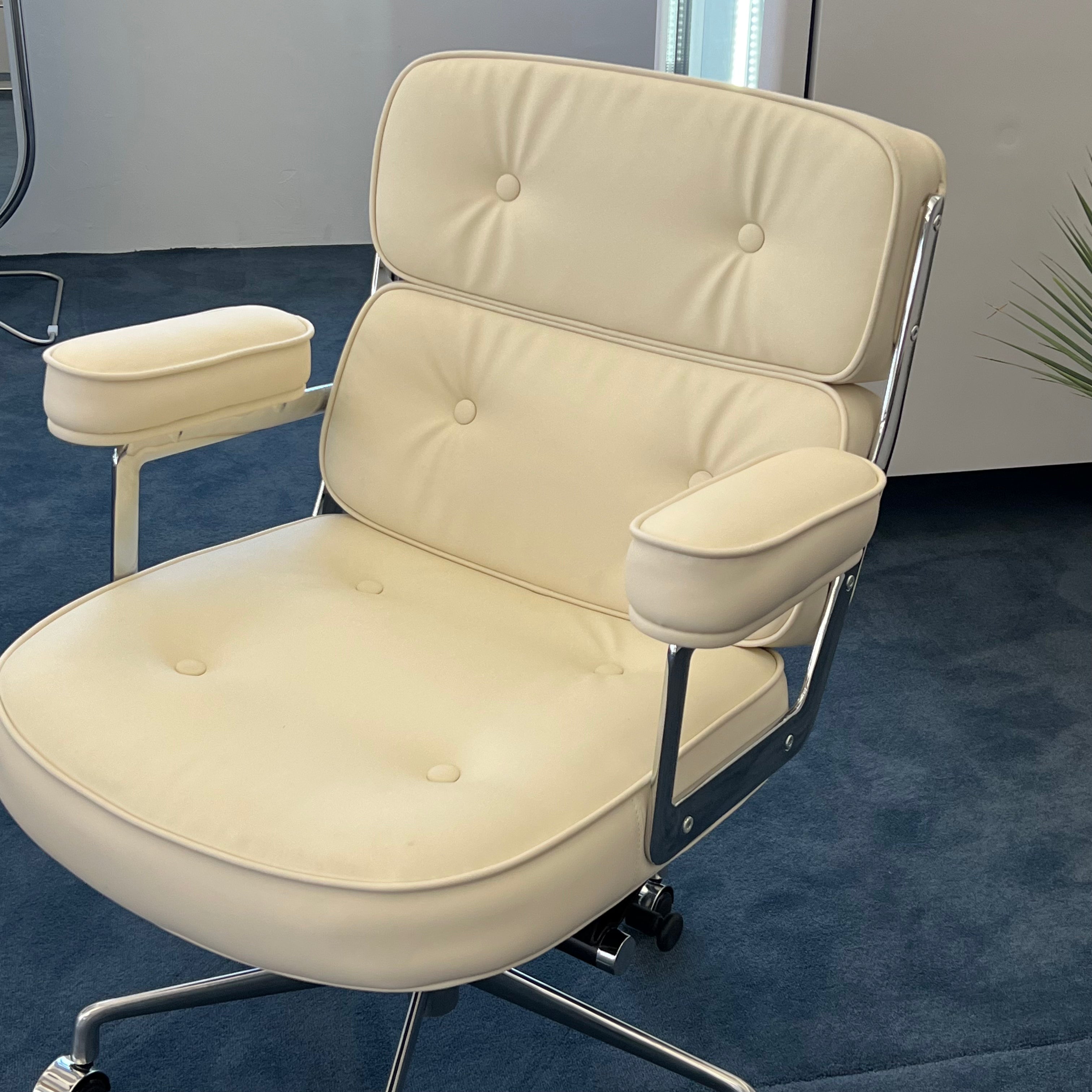 C59 Waffle desk chair
