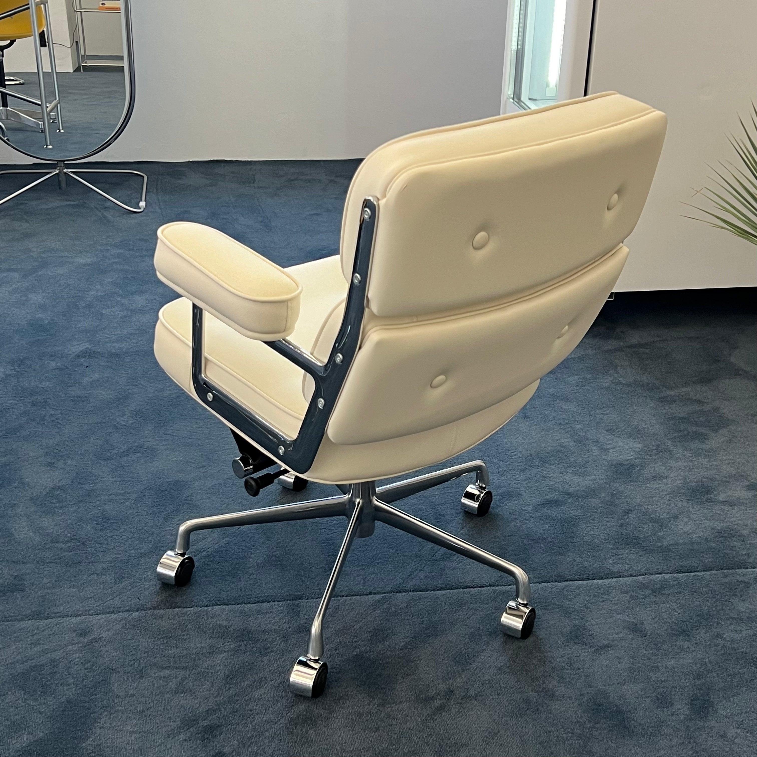 C59 Waffle desk chair