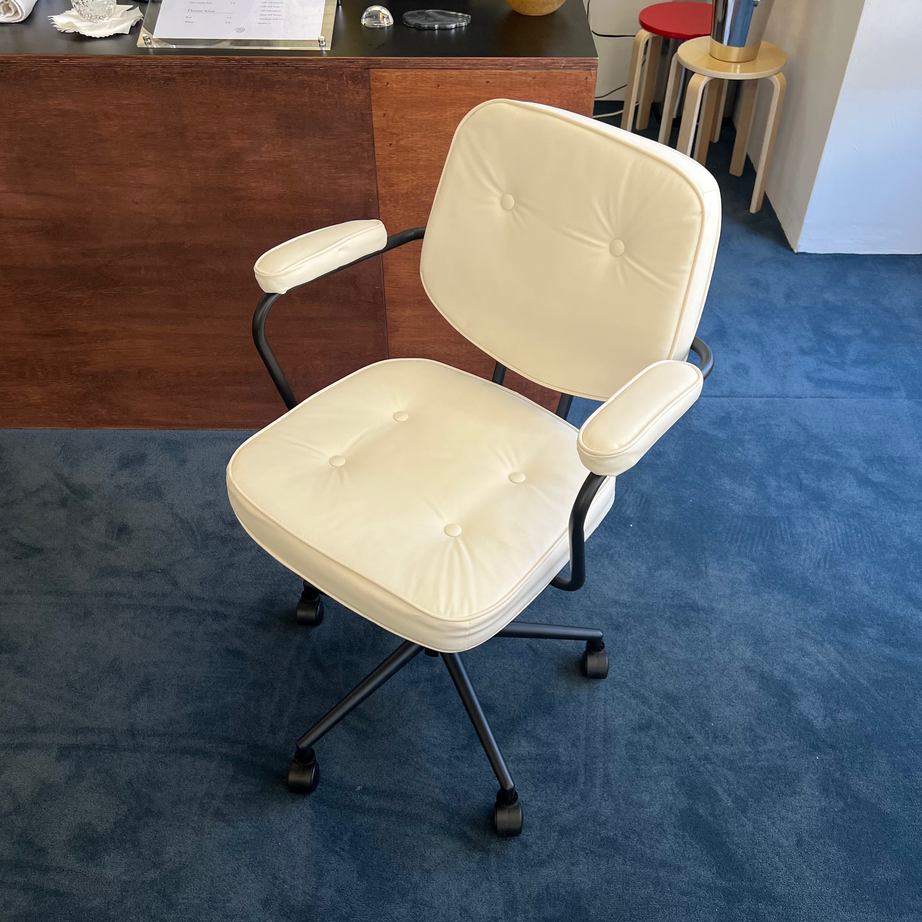 C60 Simple work chair