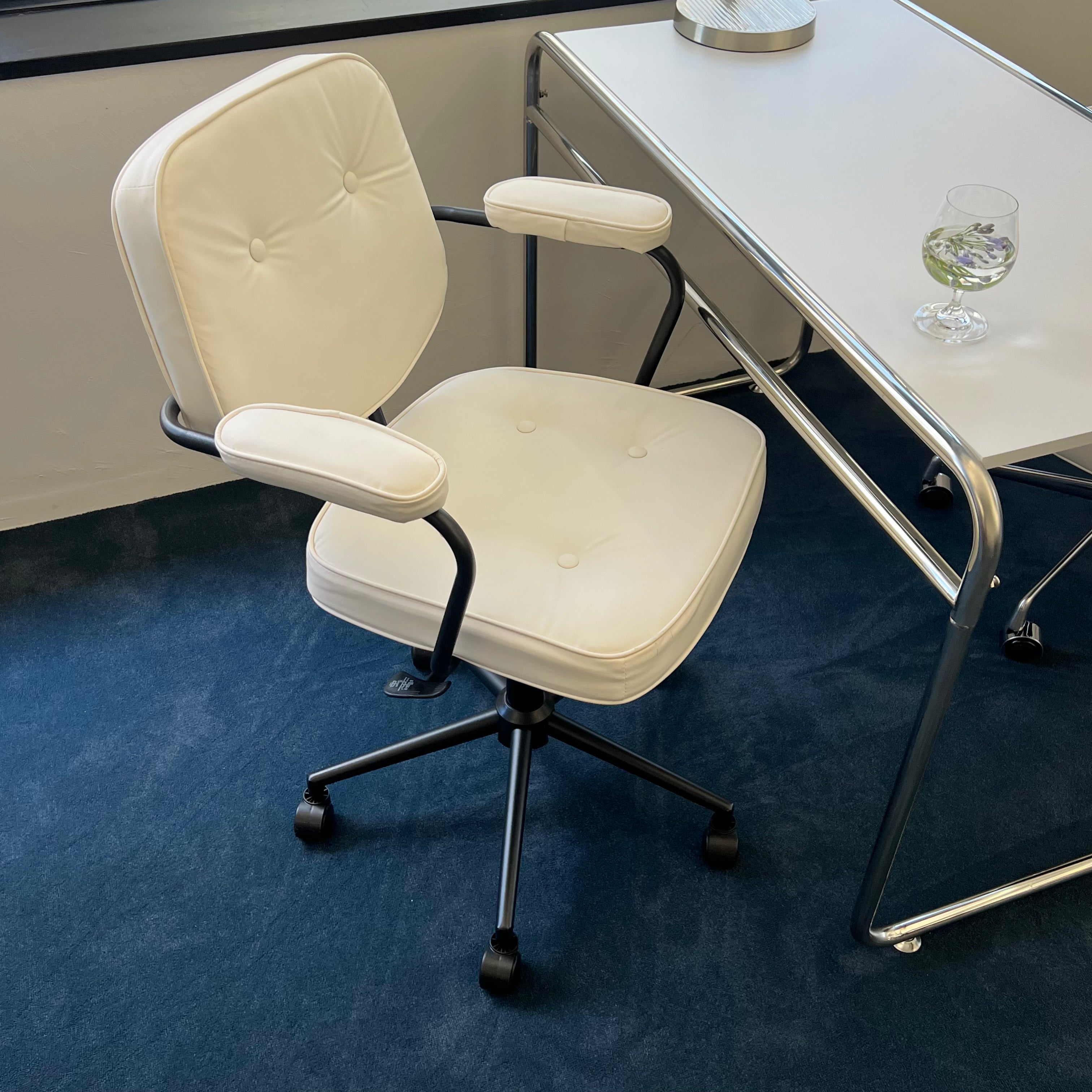 C60 Simple work chair
