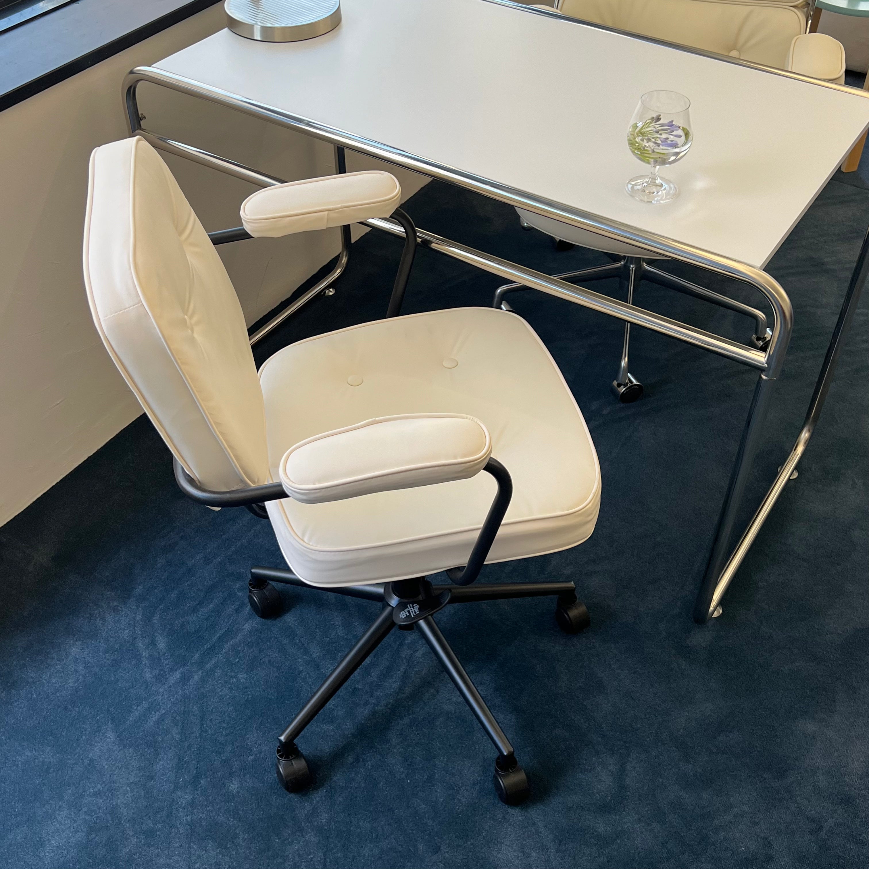 C60 Simple work chair