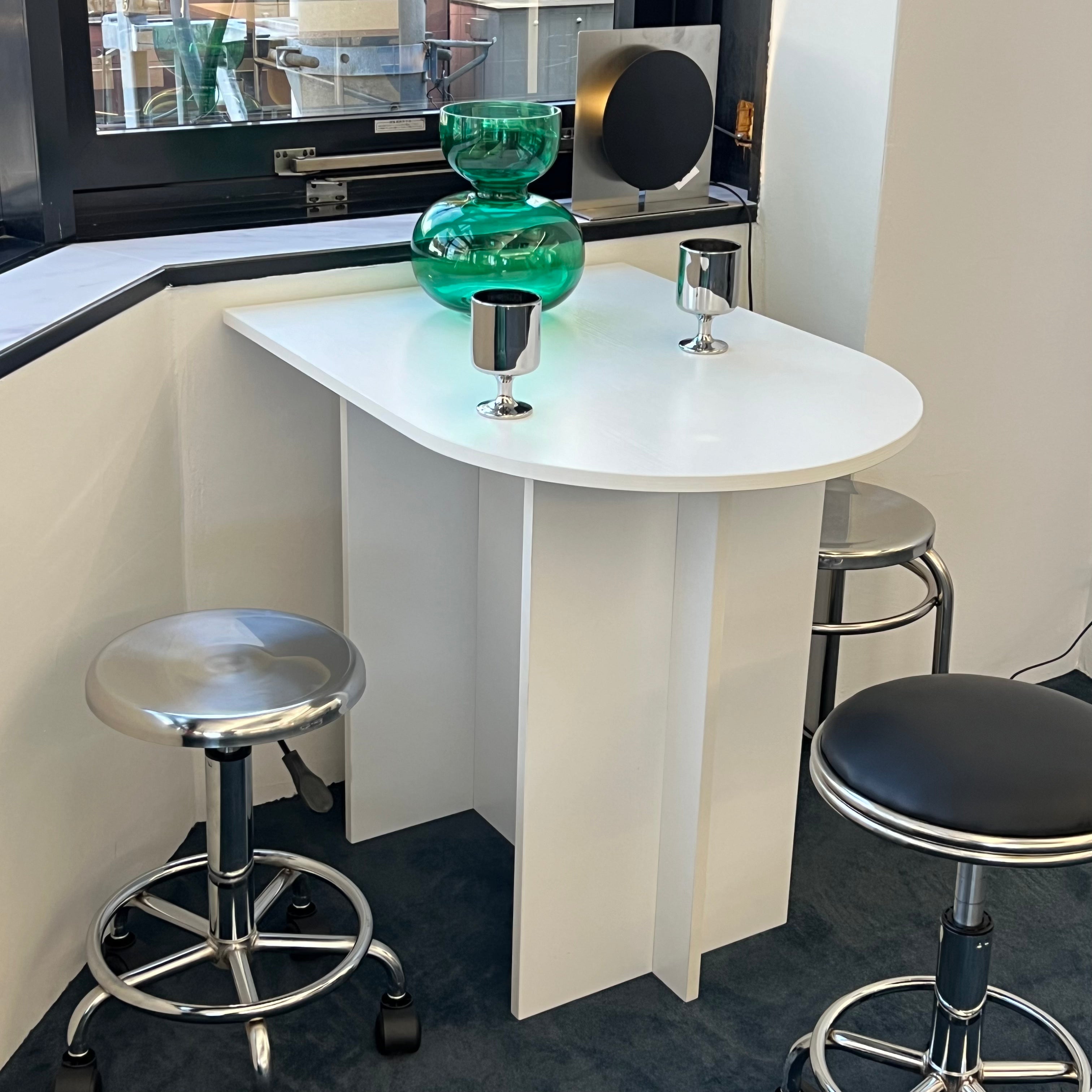 T32 Oval half desk