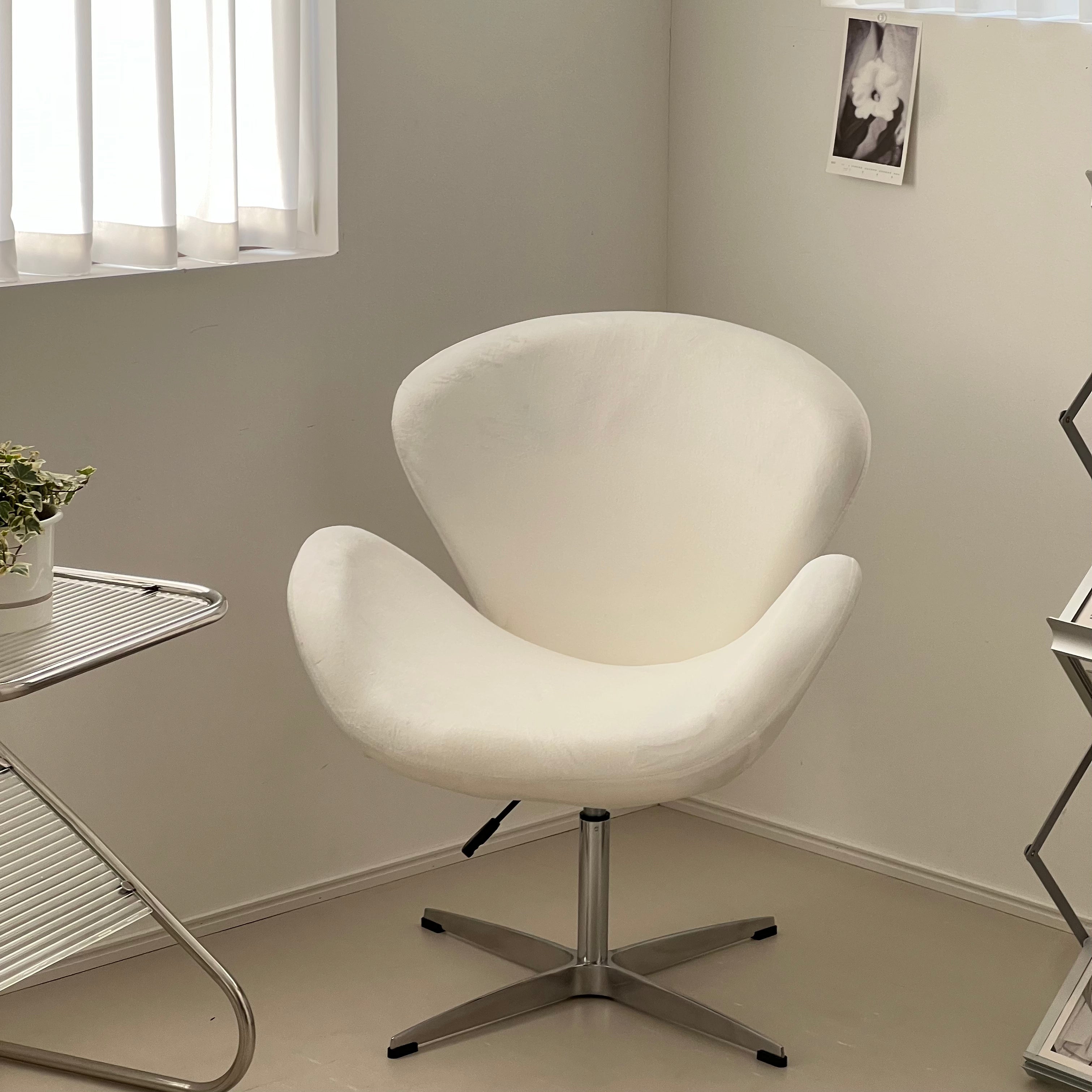 C47 White round chair