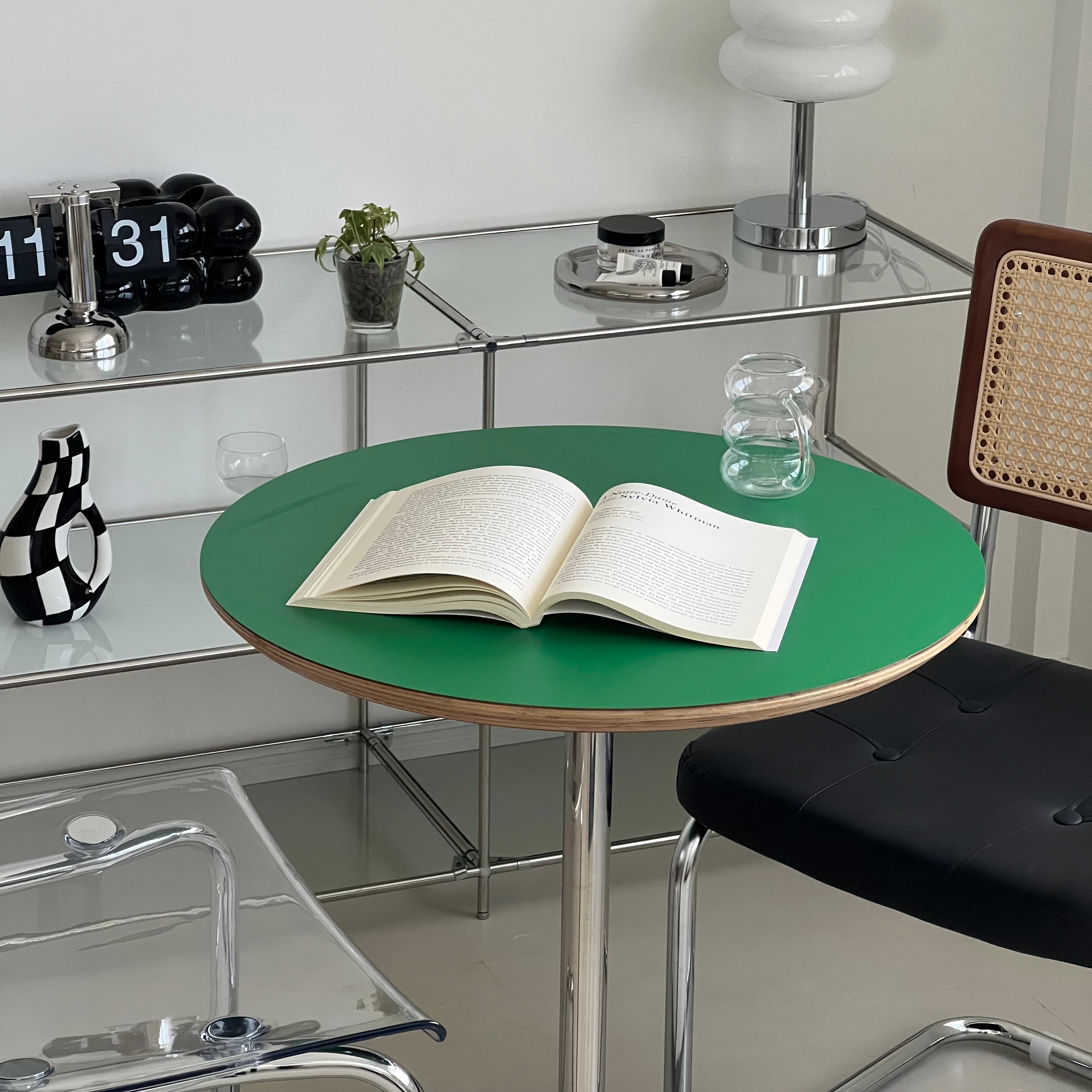 T24 Retro cafe table