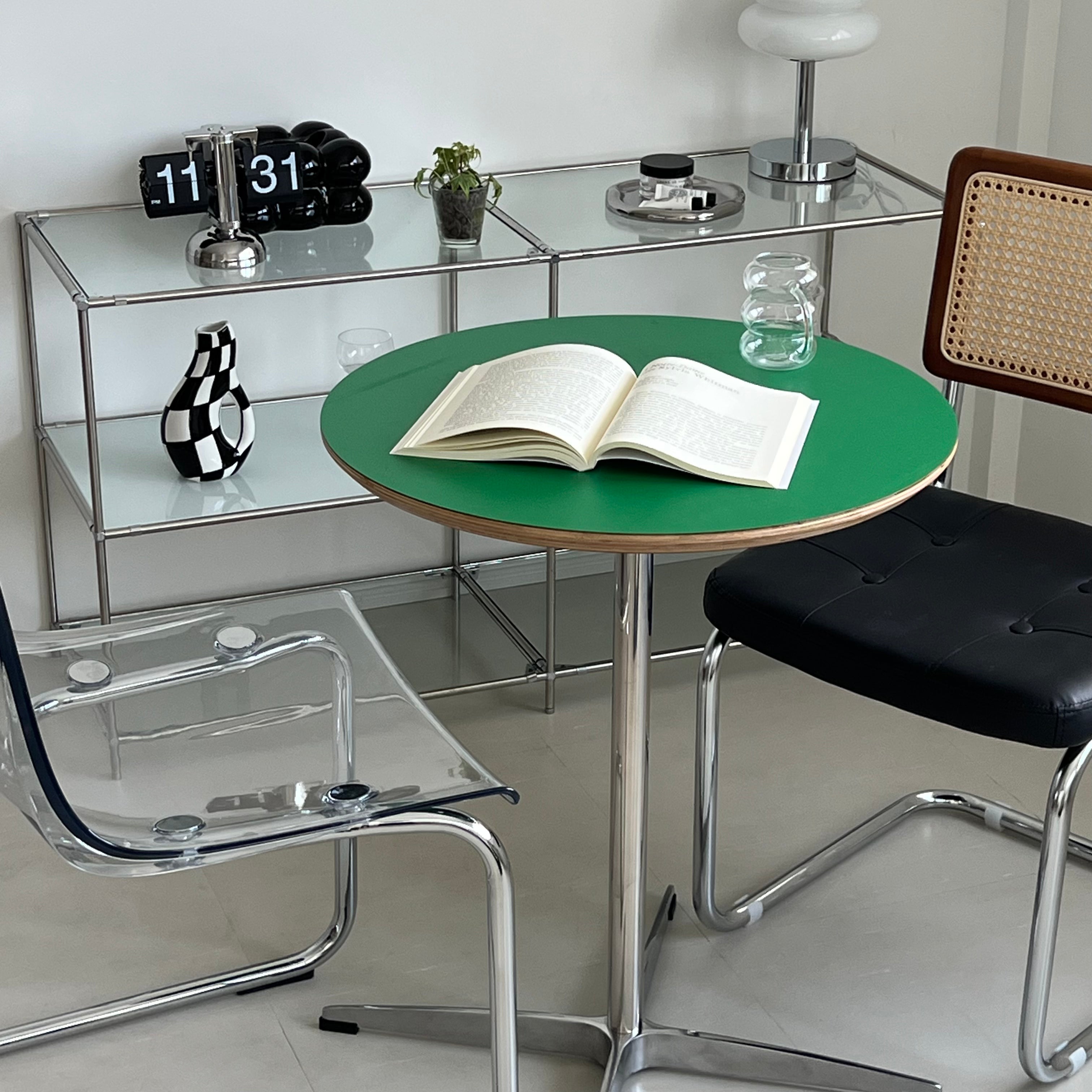 T24 Retro cafe table